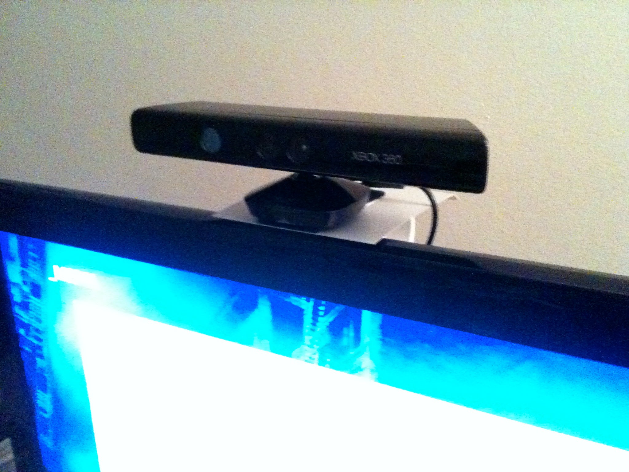 Xbox 360 Kinect Sensor DIY TV Mount 4 Steps Instructables