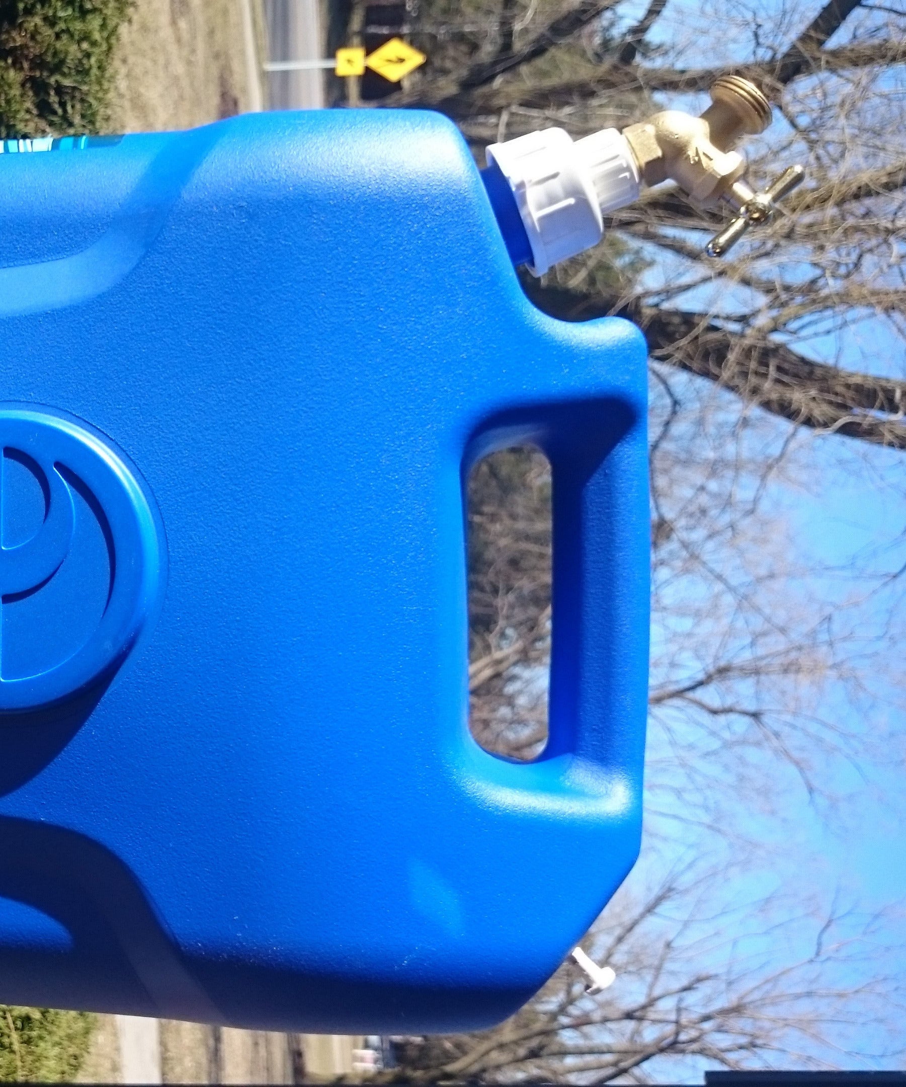 Camping 6 Gallon Water Container Faucet 8 Steps (with Pictures)