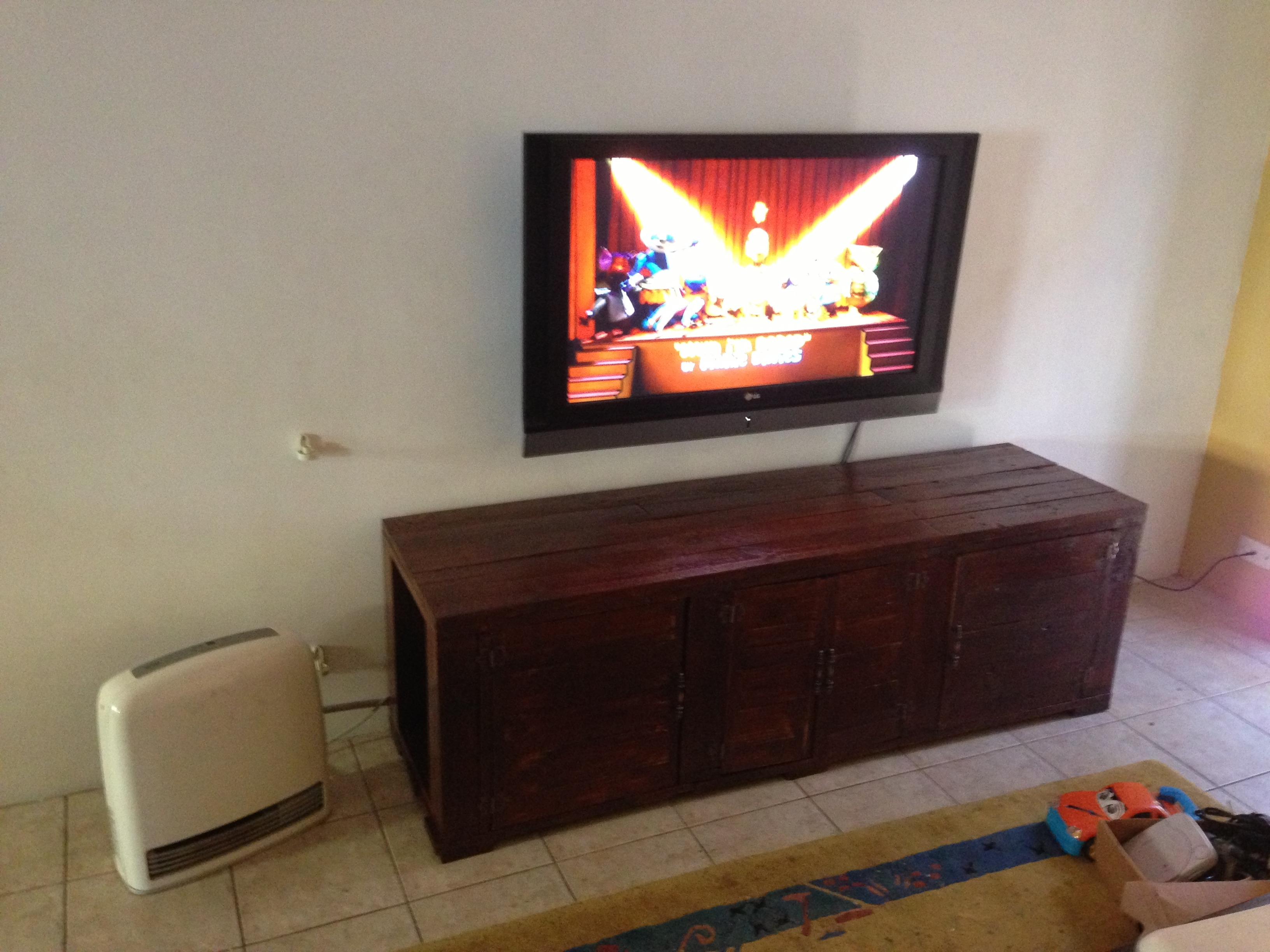 Pallet Tv Unit: 10 Steps (with Pictures) Pallet Tv Unit: 10 Steps (with Pictures)
