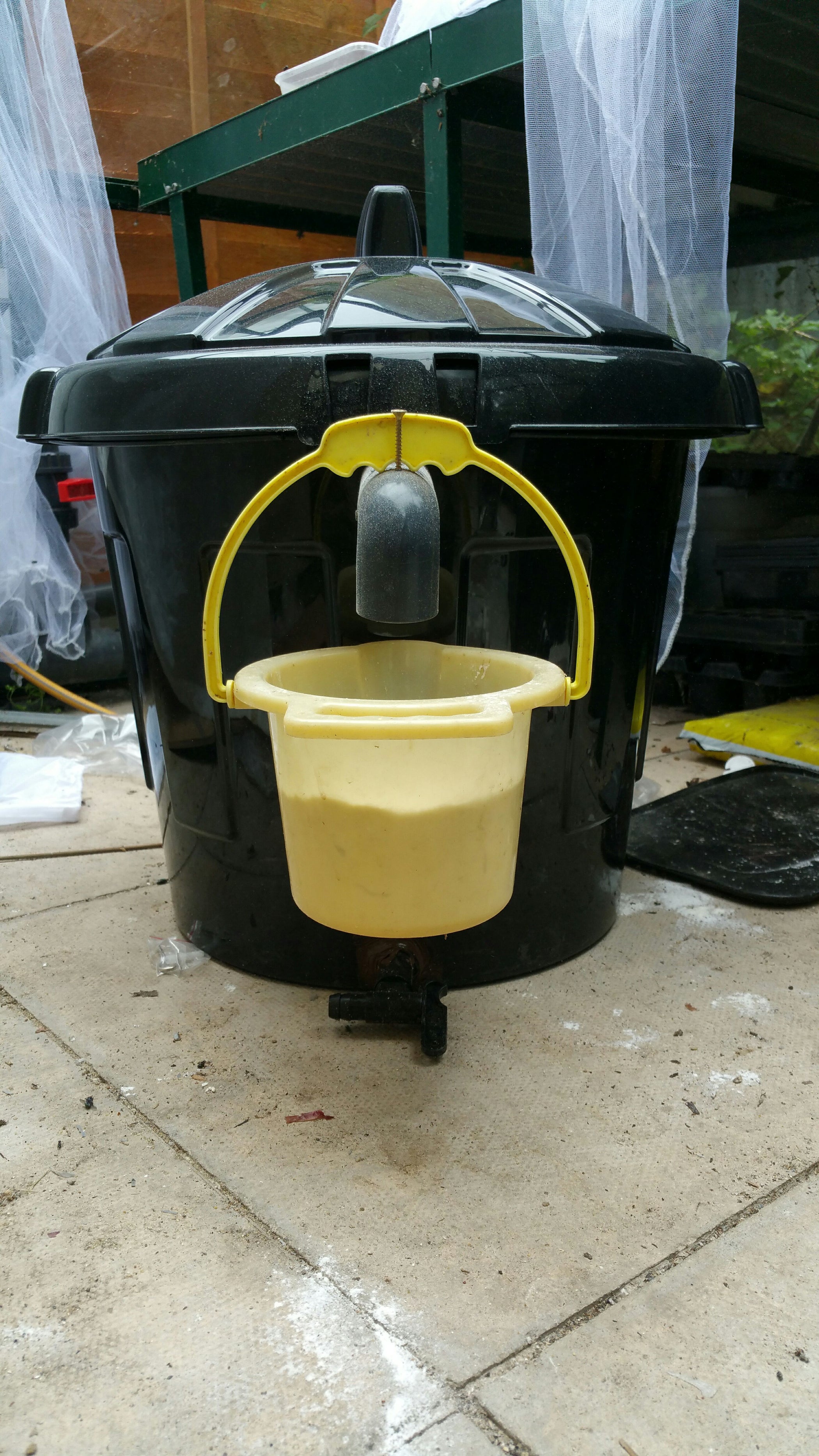 Fly Farm Box. Maggot Box. 8 Steps (with Pictures) Instructables