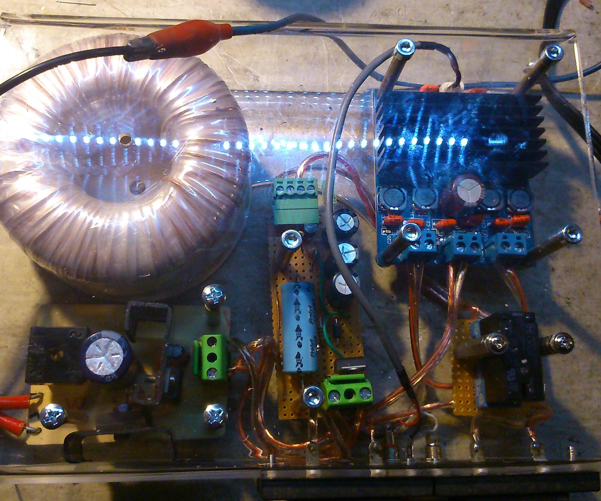 Plexiglass Box 4 Home Audio Amplifier With Power Supplay 4 Steps