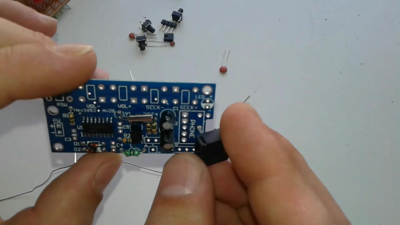 HOW TO MAKE FM RADIO RECEIVER AT HOME Trybotics