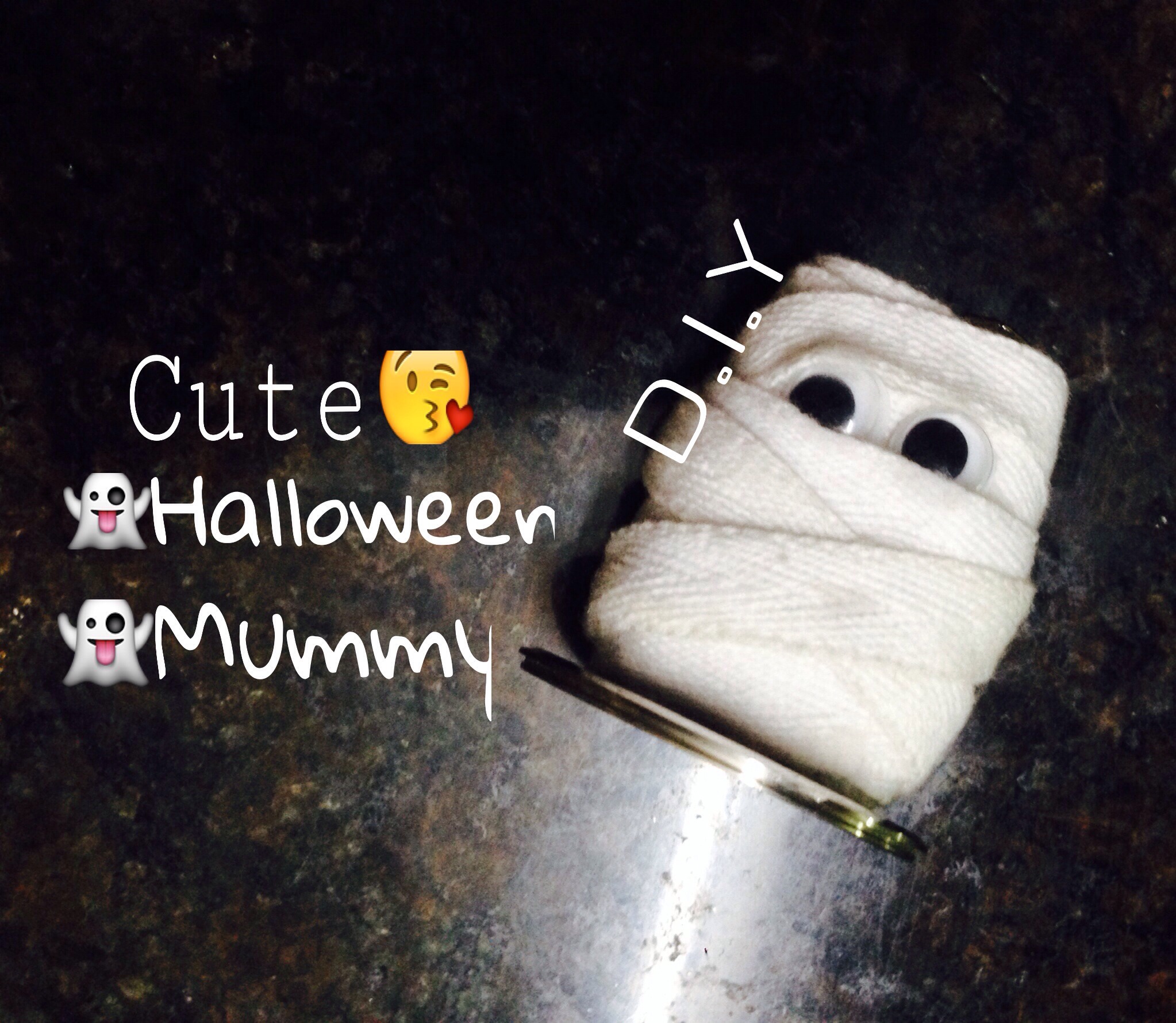 Diy Cute Halloween Mummies!(From Dead Batteries!!) 9 Steps