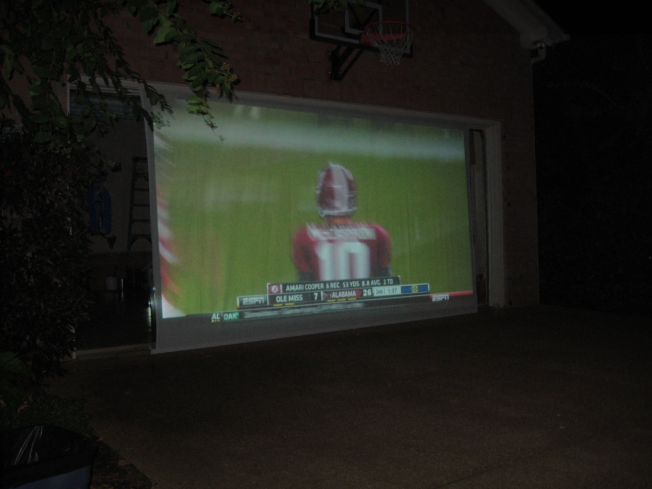 Outdoor Halloween Movie Theater 6 Steps Instructables