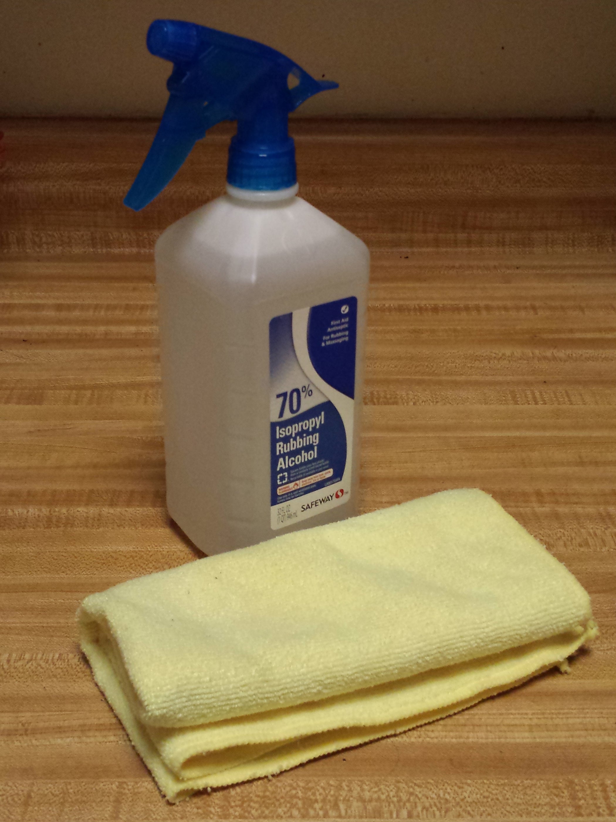 [Lifehack] Rubbing Alcohol + Spray Nozzle = White Board Cleaner