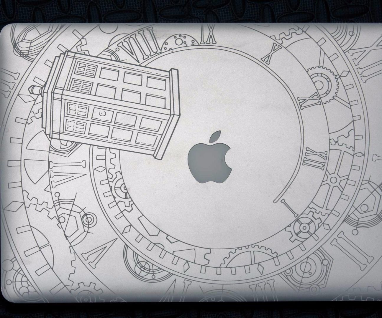 Template (and Instructions) for Laser Engraving 15" Macbook Pro: 7 Steps