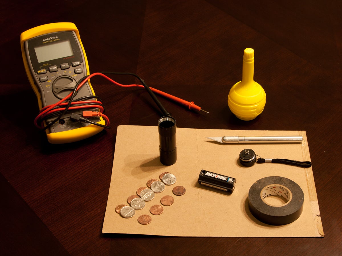 DIY Battery Power an LED Flashlight With Pocket Change! 3 Steps