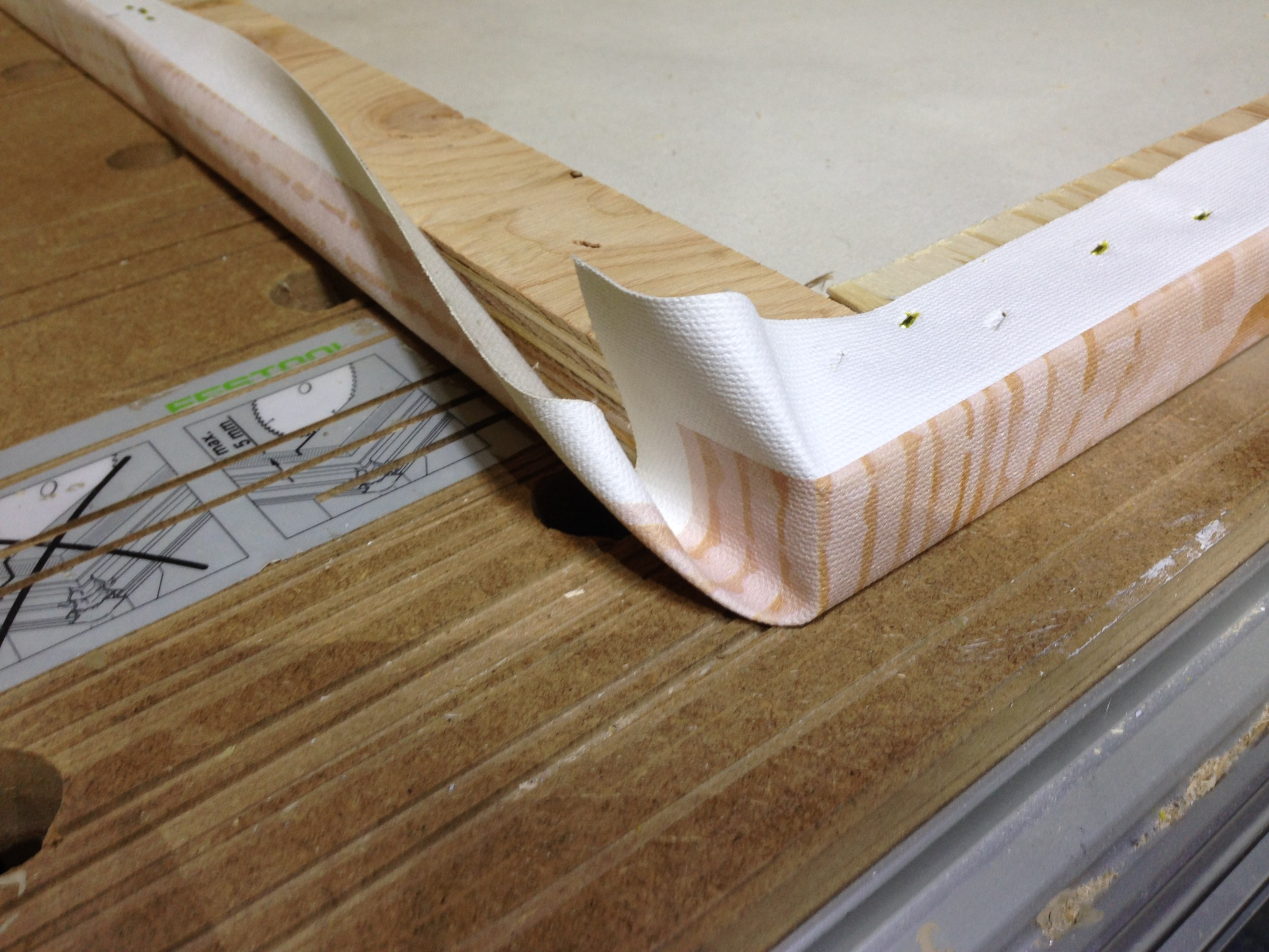 How to Make a Canvas Wrapped Floating Picture Frame Cheap and Easy 5