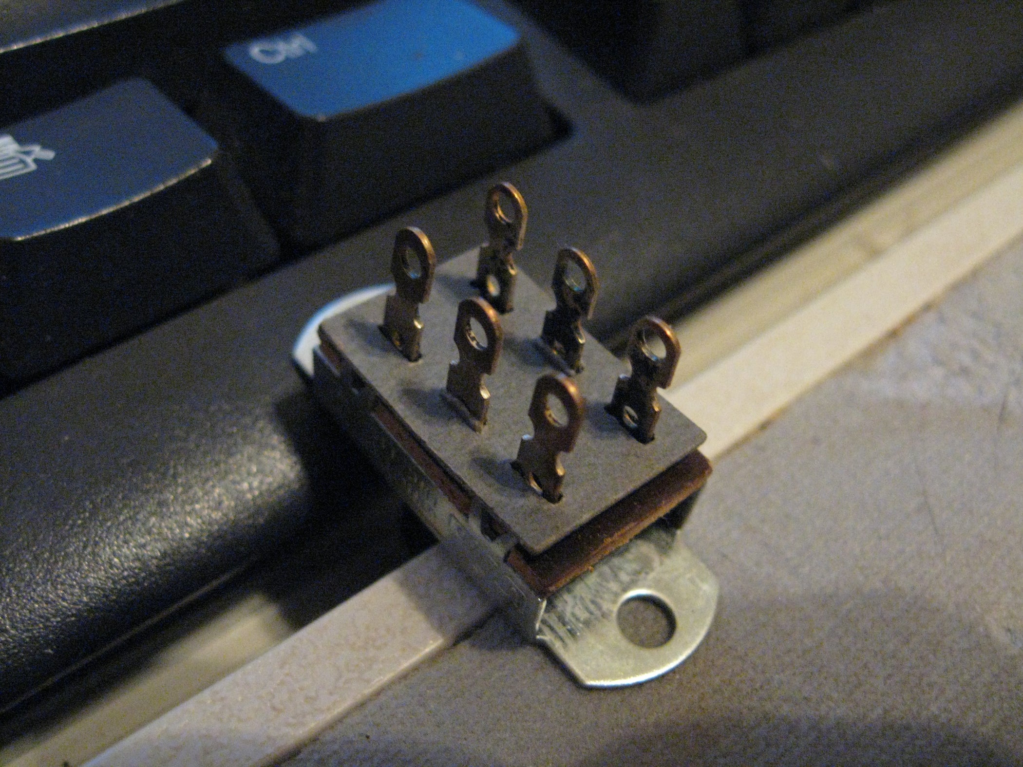 Simple Polarity Reversing Switch 4 Steps