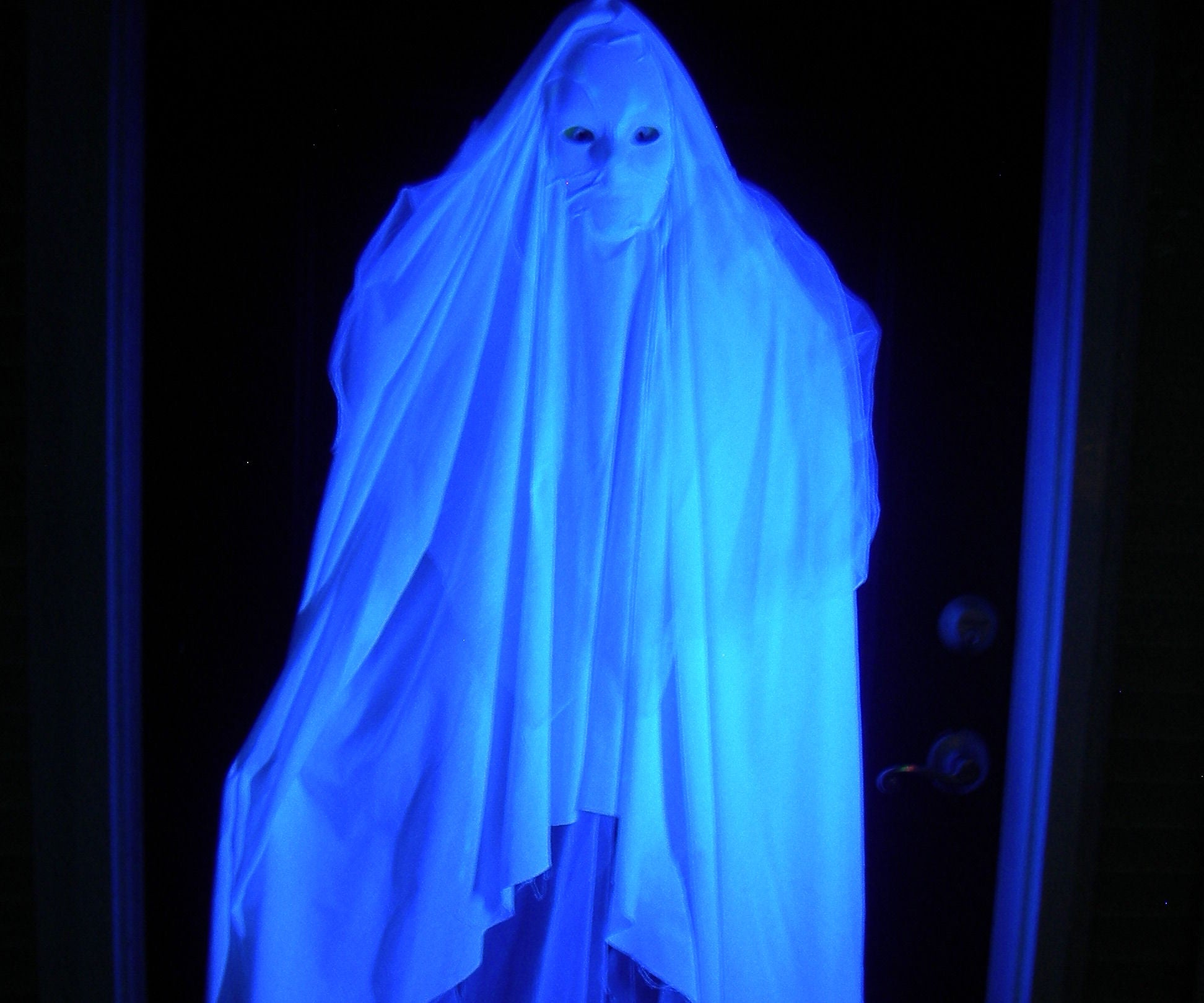 Tracking Ghost Door Decor (super Easy) 3 Steps (with Pictures