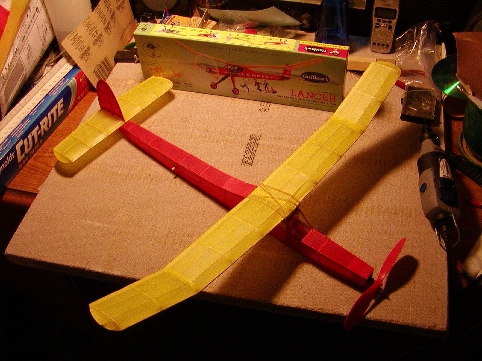 Covering a Model Airplane in Tissue 6 Steps (with Pictures)
