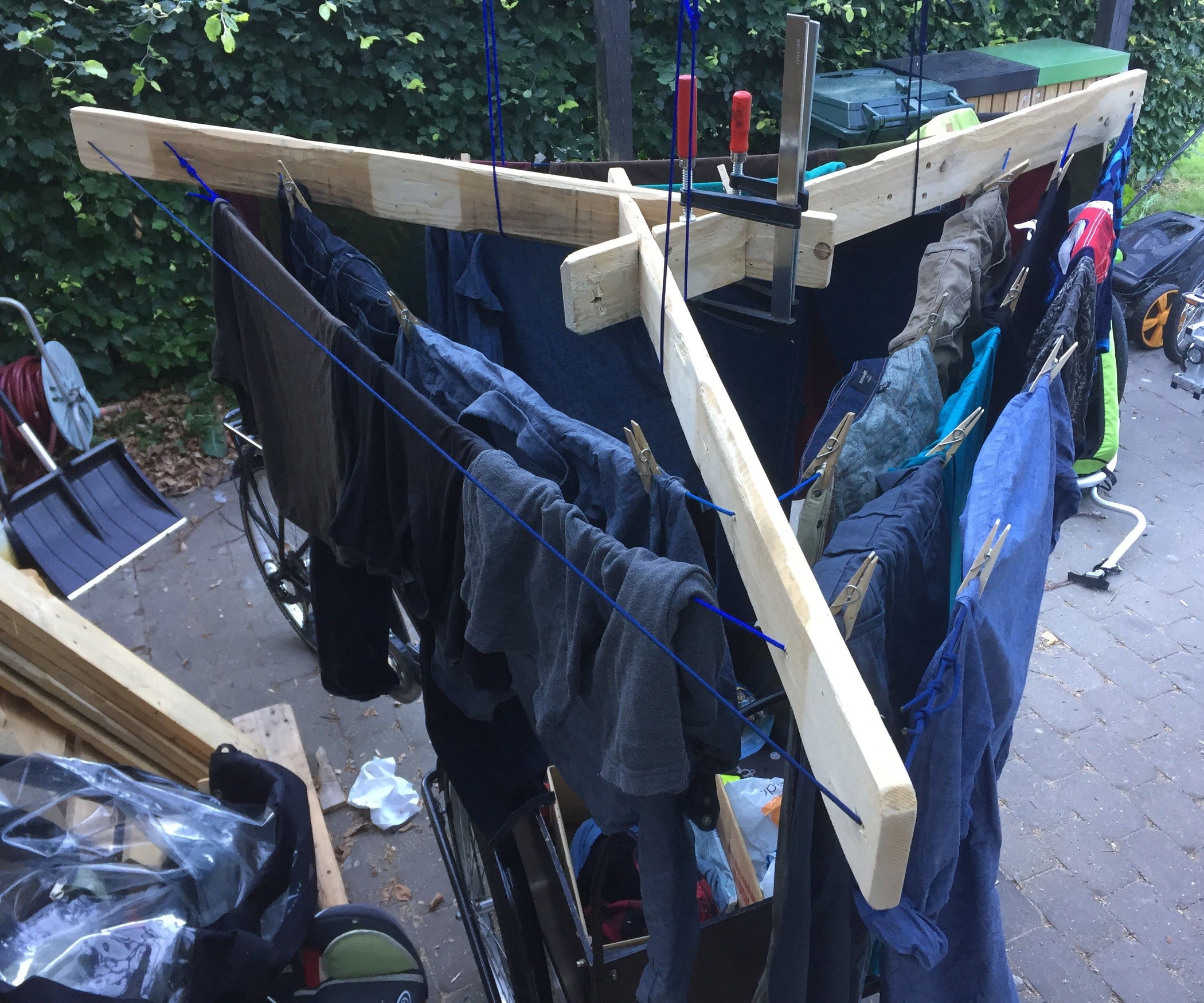 Clothes Drying Rack Out of Pallets and Paracord 4 Steps (with