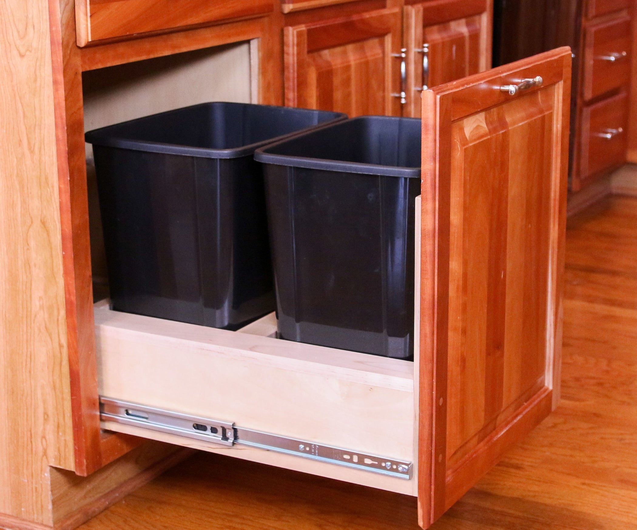 DIY Pull Out Trash Cabinet : 7 Steps (with Pictures) - Instructables