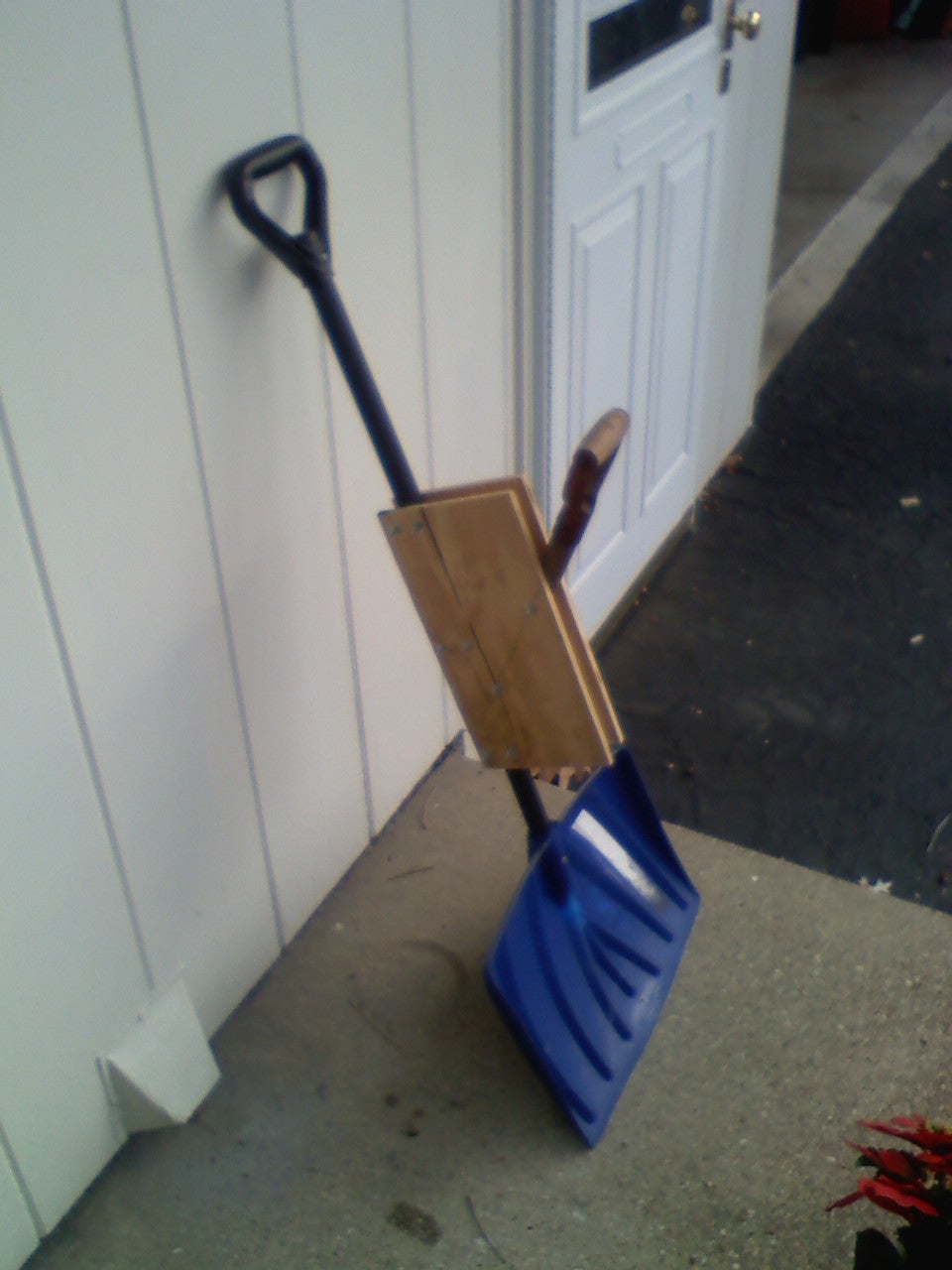 BackSaving TwoHandled Snow Shovel 3 Steps