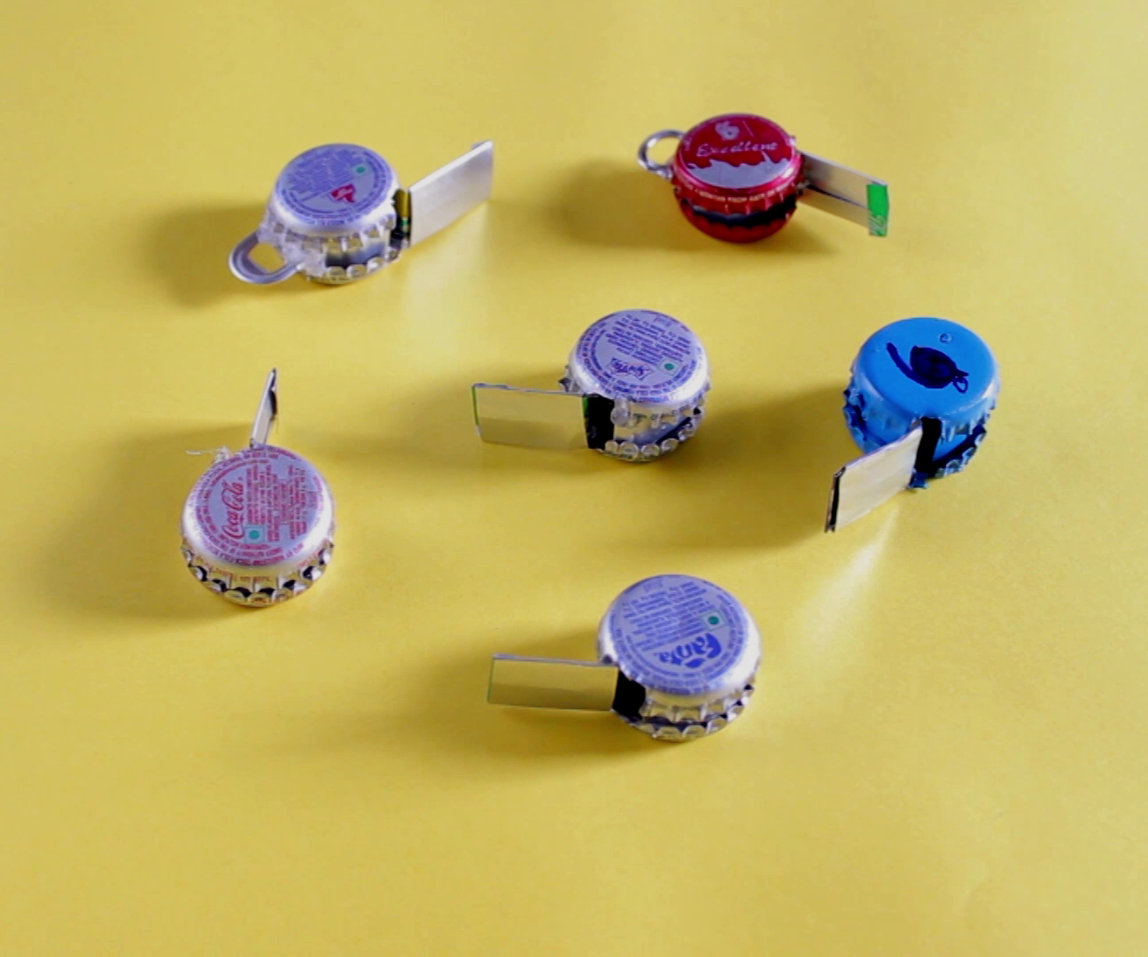 How to Make a Whistle With Cococola or Beer BottleCaps! 3 Steps