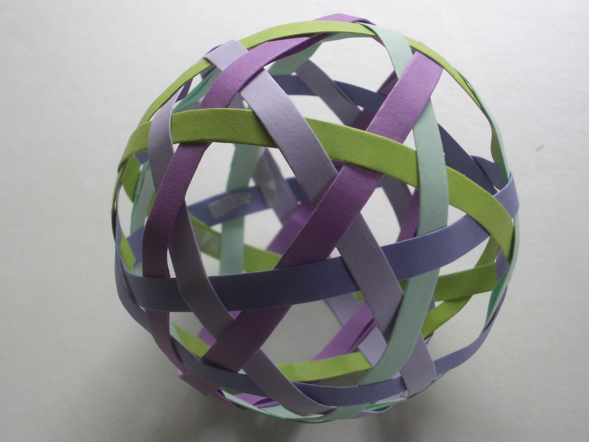 10 Strip Woven Ball 4 Steps (with Pictures)