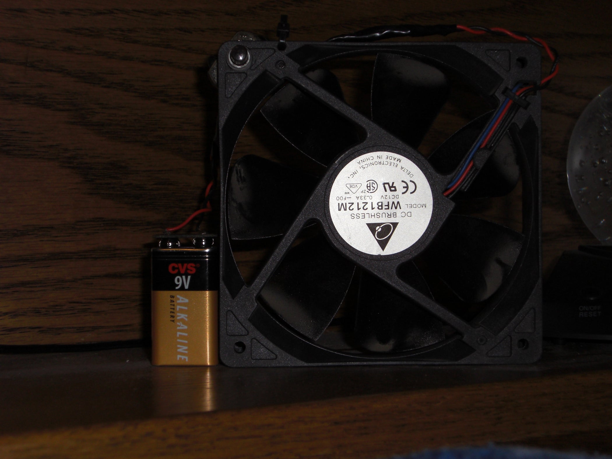 Super Easy Battery Powerd Computer Fan : 5 Steps - Instructables