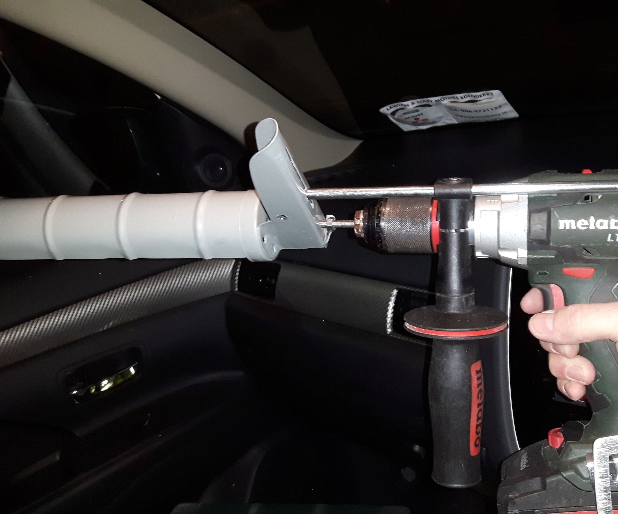 Cordless Drill Powered Caulk Gun 4 Steps (with Pictures