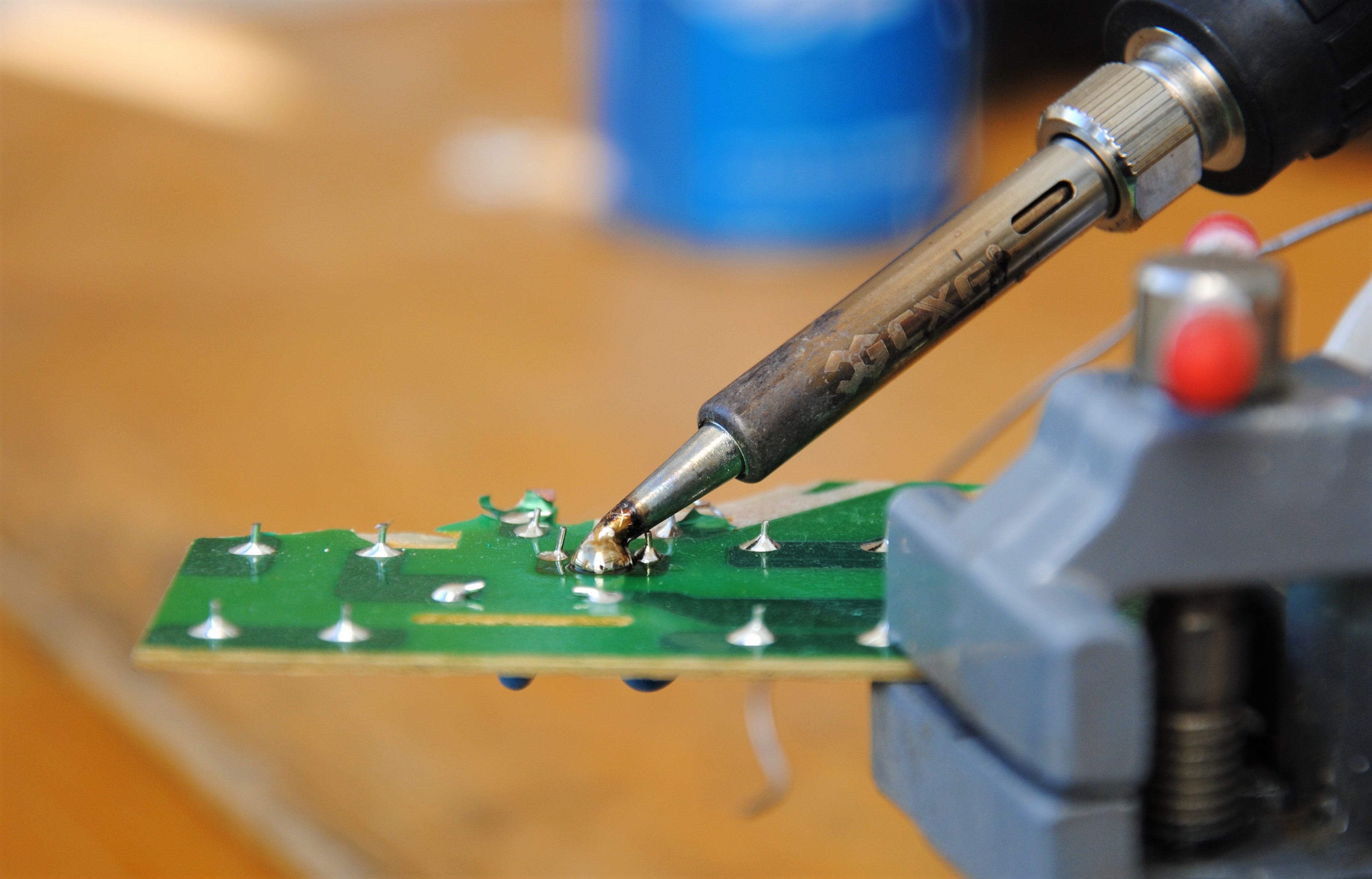 How to Desolder Electronic Components From Circuit Boards 7 Tips