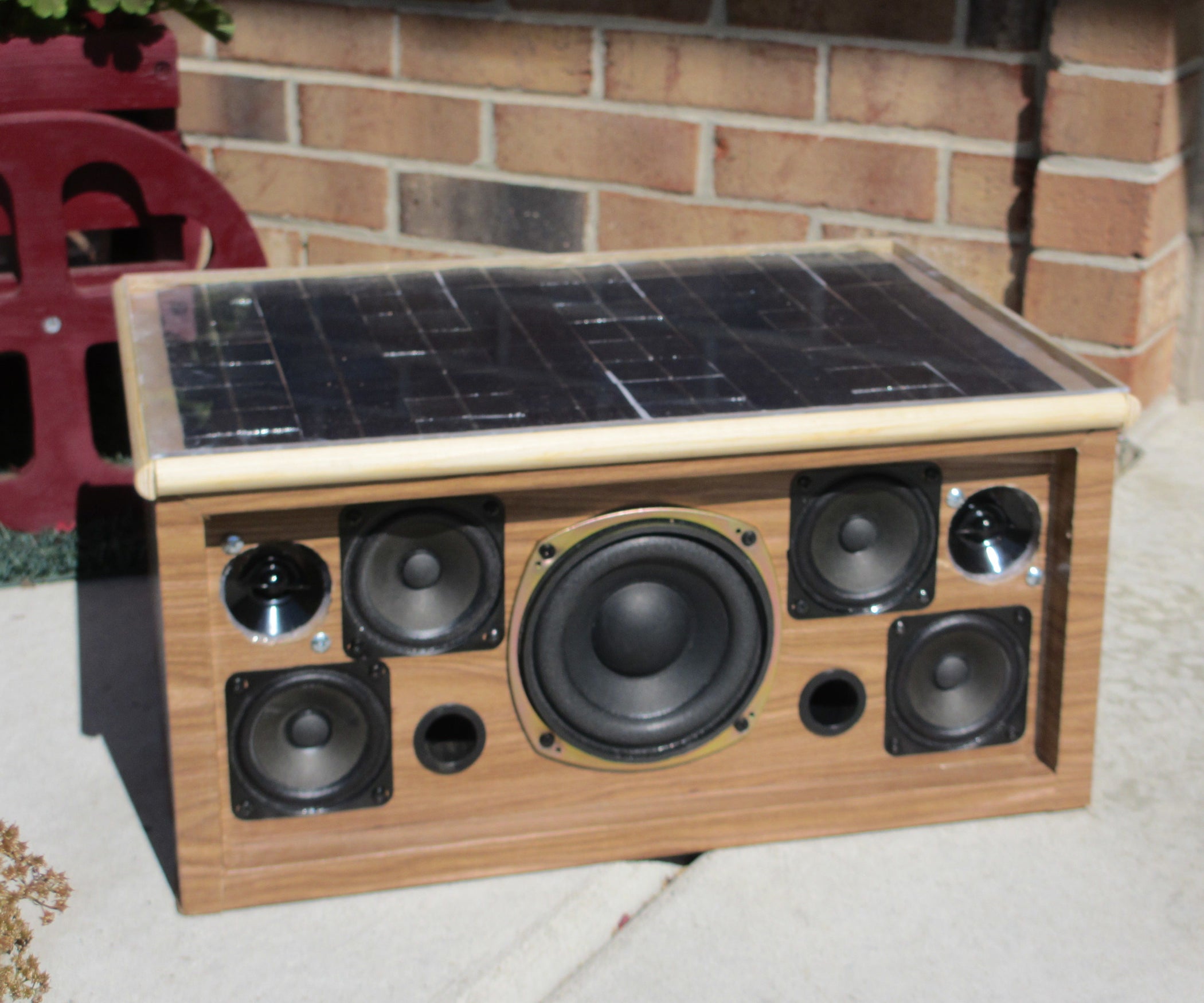 Solar Powered Speaker 5 Steps Instructables