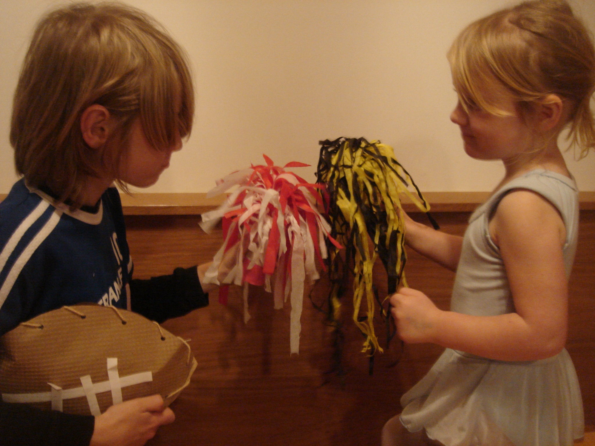 Homemade Pompoms So You Can Get Yer Cheer on Super Bowl Sunday 6