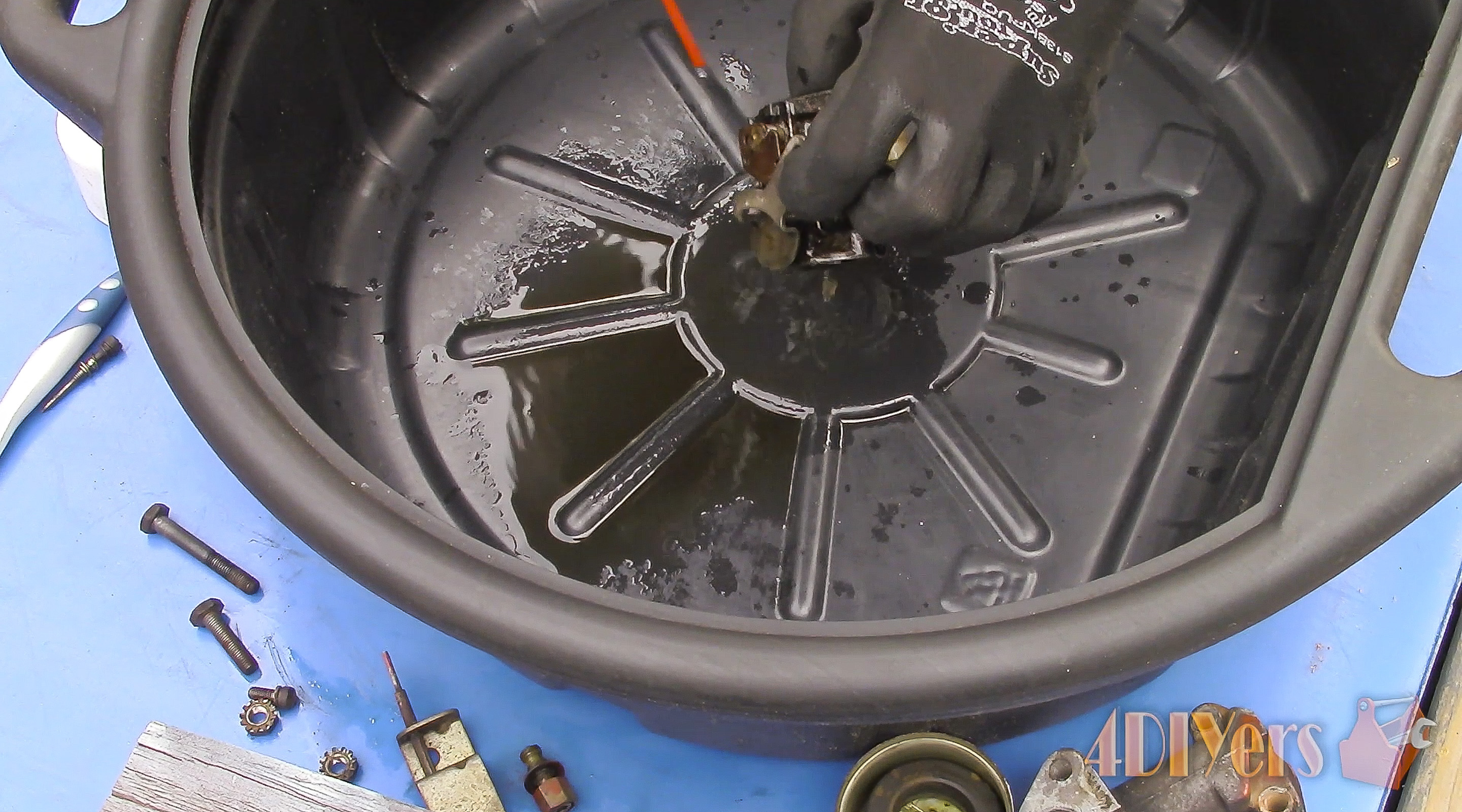 How to Clean a Carburetor on an Engine 5 Steps (with Pictures)