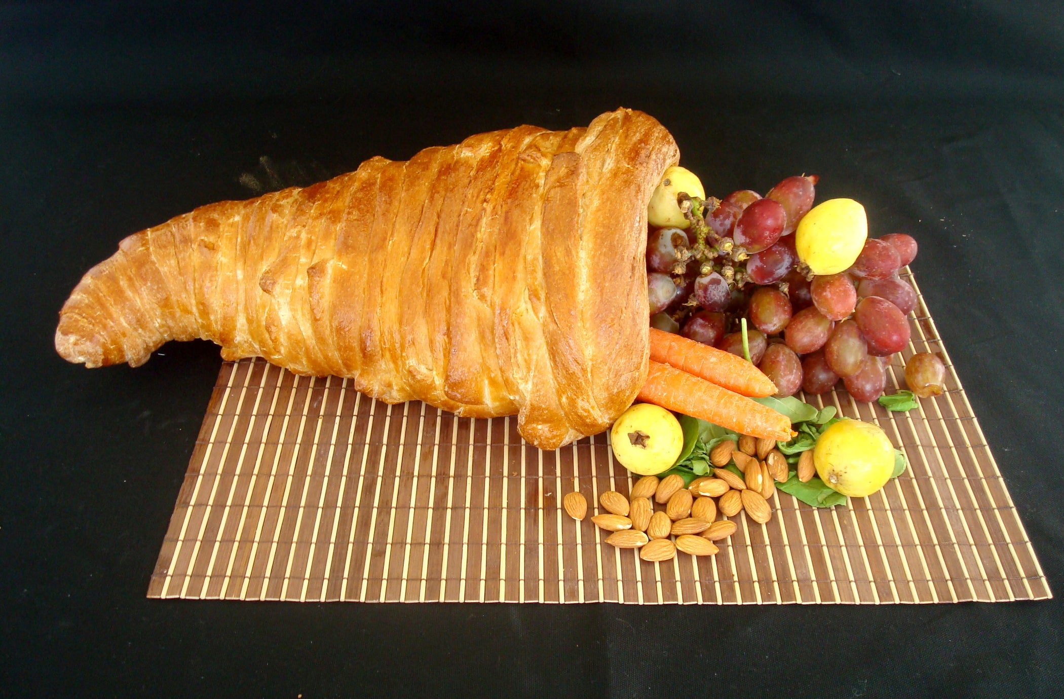 Bread Cornucopia Thanksgiving Centerpiece 5 Steps (with Pictures