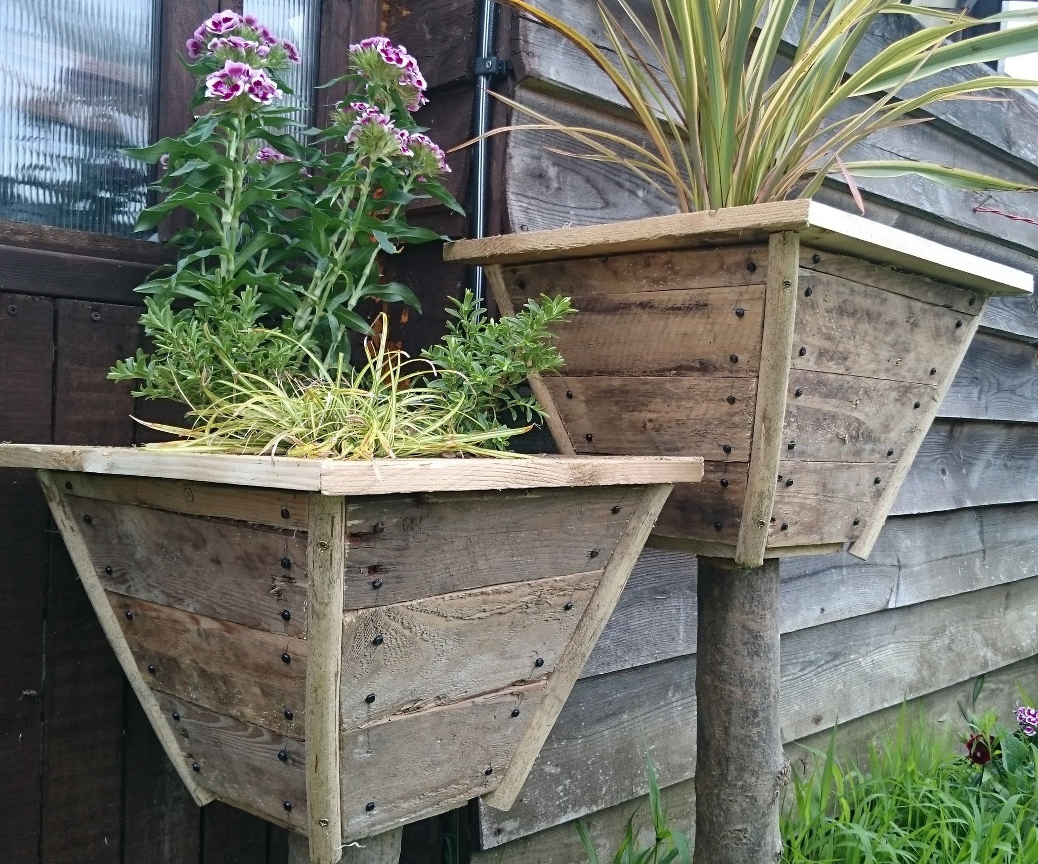 Rustic Pyramid Planter 10 Steps (with Pictures