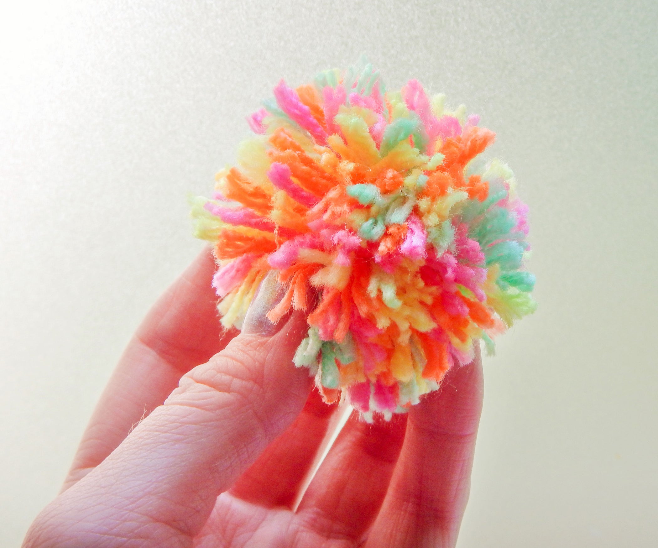 How to Make a Pom Pom With Your Hand 4 Steps (with Pictures) Instructables