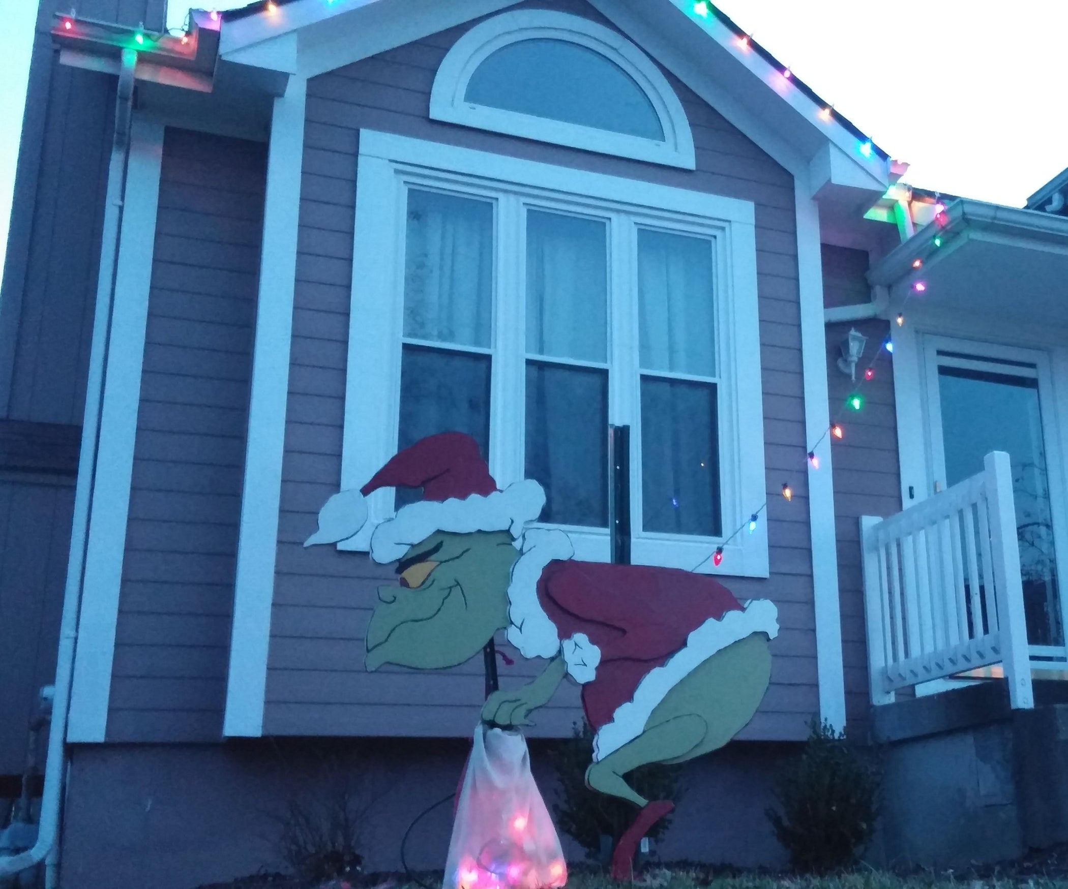 The Grinch Stole My Lights! (Christmas Decoration) 6 Steps (with
