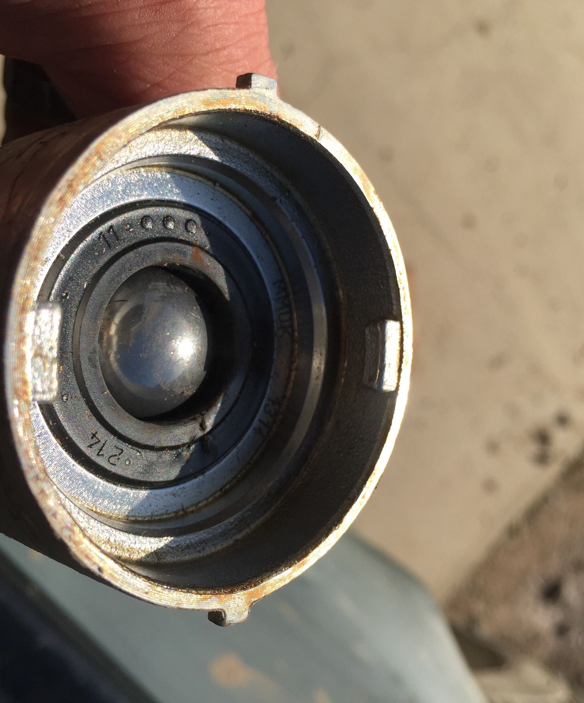 Remove Sankey D Valve From a Used Keg 7 Steps (with Pictures