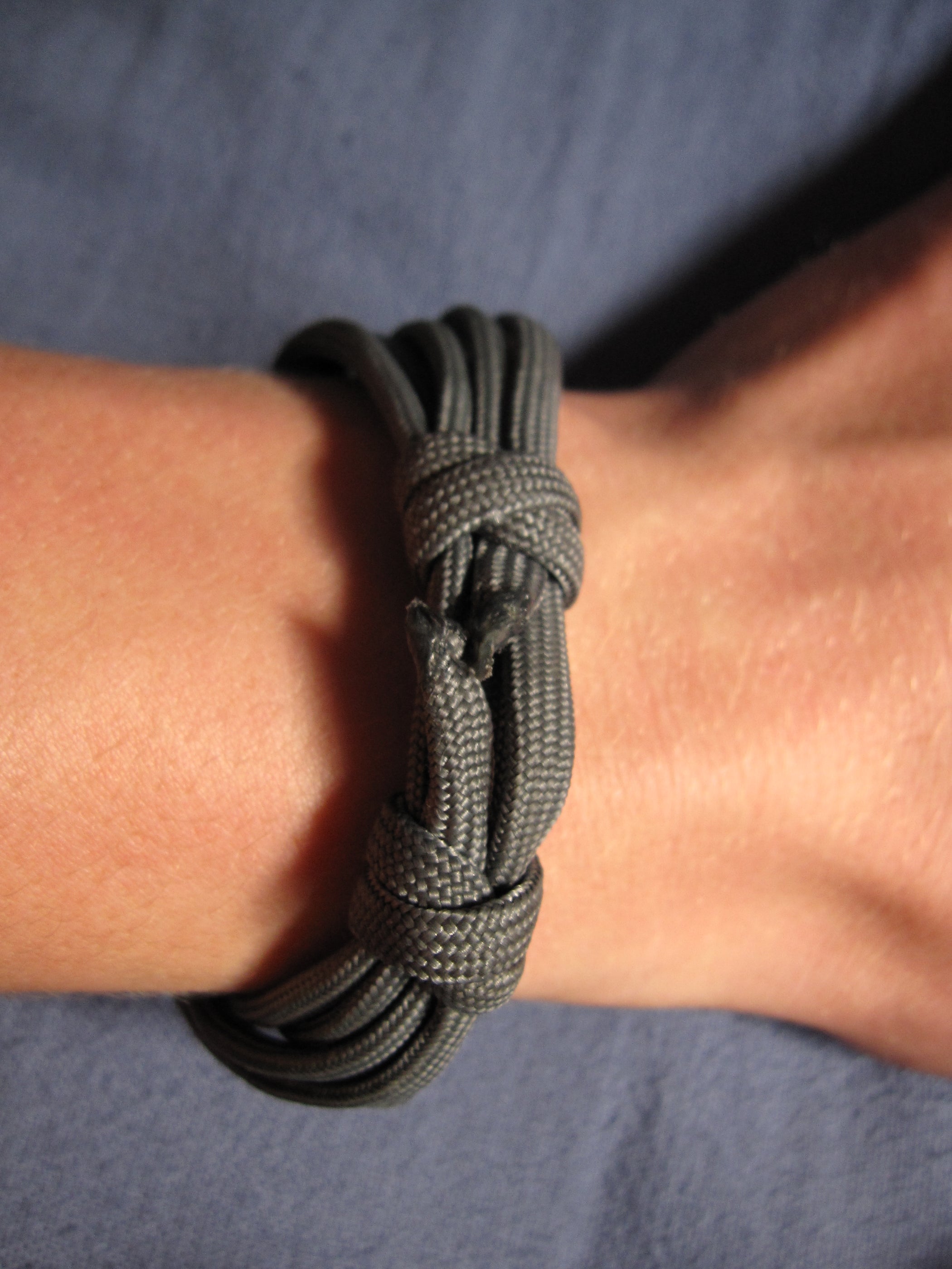 VERY SIMPLE Paracord Bracelet Using the Double Fisherman's Knot : 7