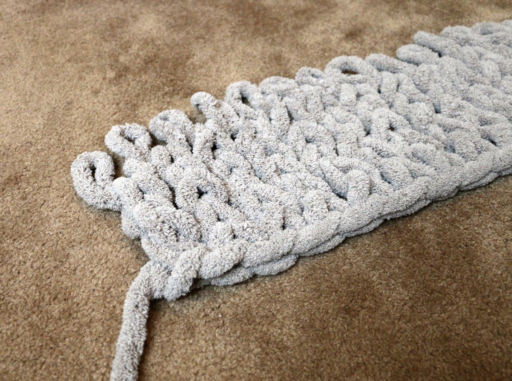 Easy Chunky HandKnitted Blanket in One Hour 8 Steps (with Pictures)