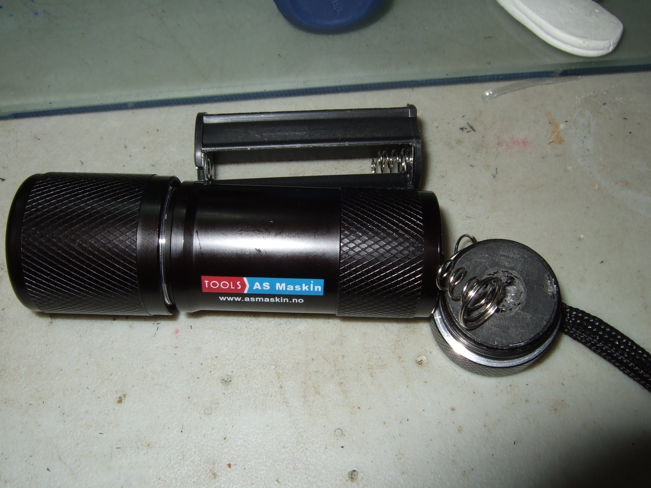 Convert a 3xAAA Flashlight to a Lithium 18650 Cell 9 Steps
