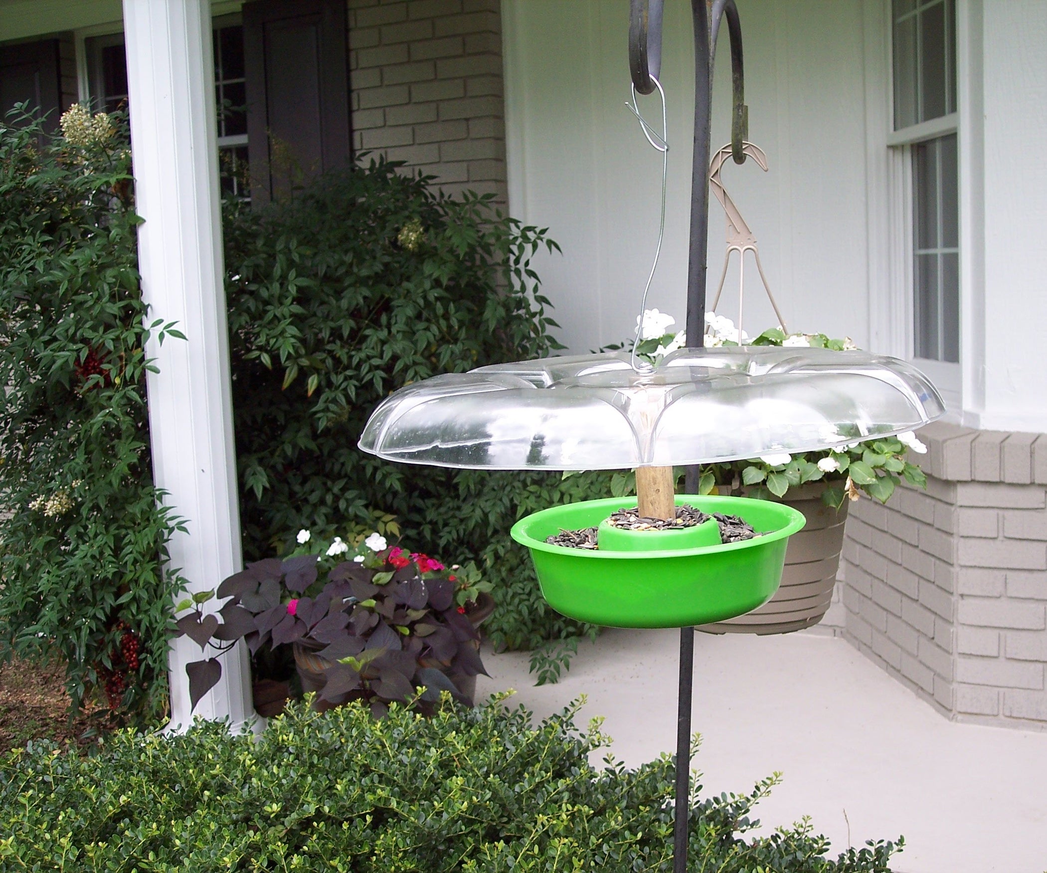 Super Cheap & Easy Bird Feeder With Roof 9 Steps (with Pictures