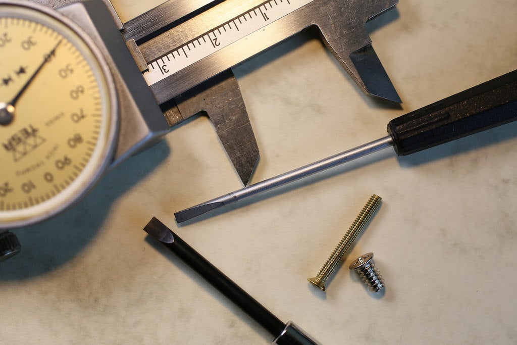 How to Use a Dial Caliper? 13 Steps