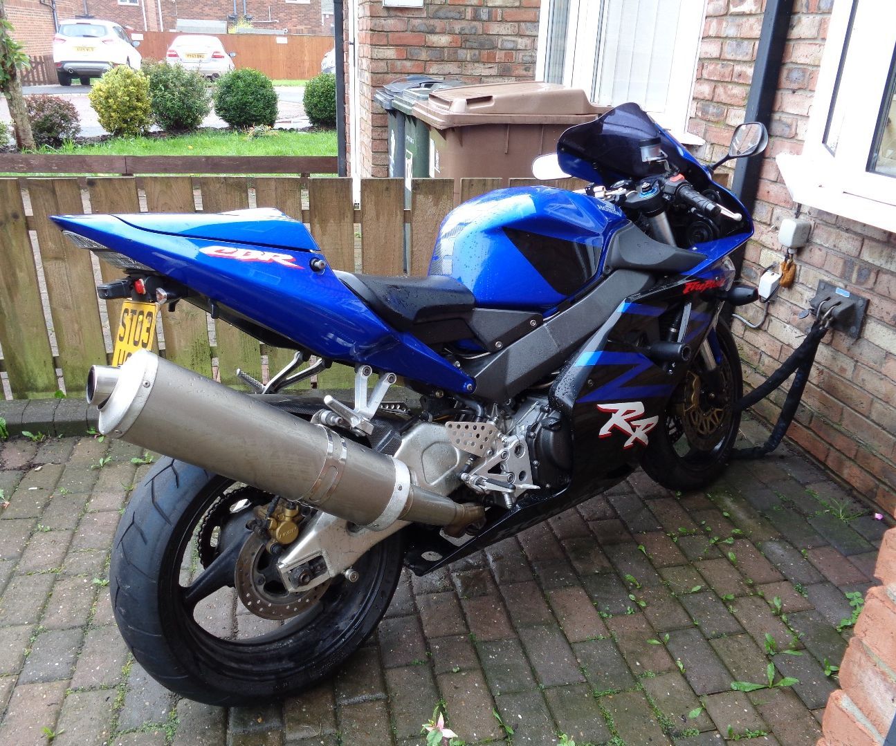 Jump Starting a Motorbike From a Power Bank Starter 3 Steps (with