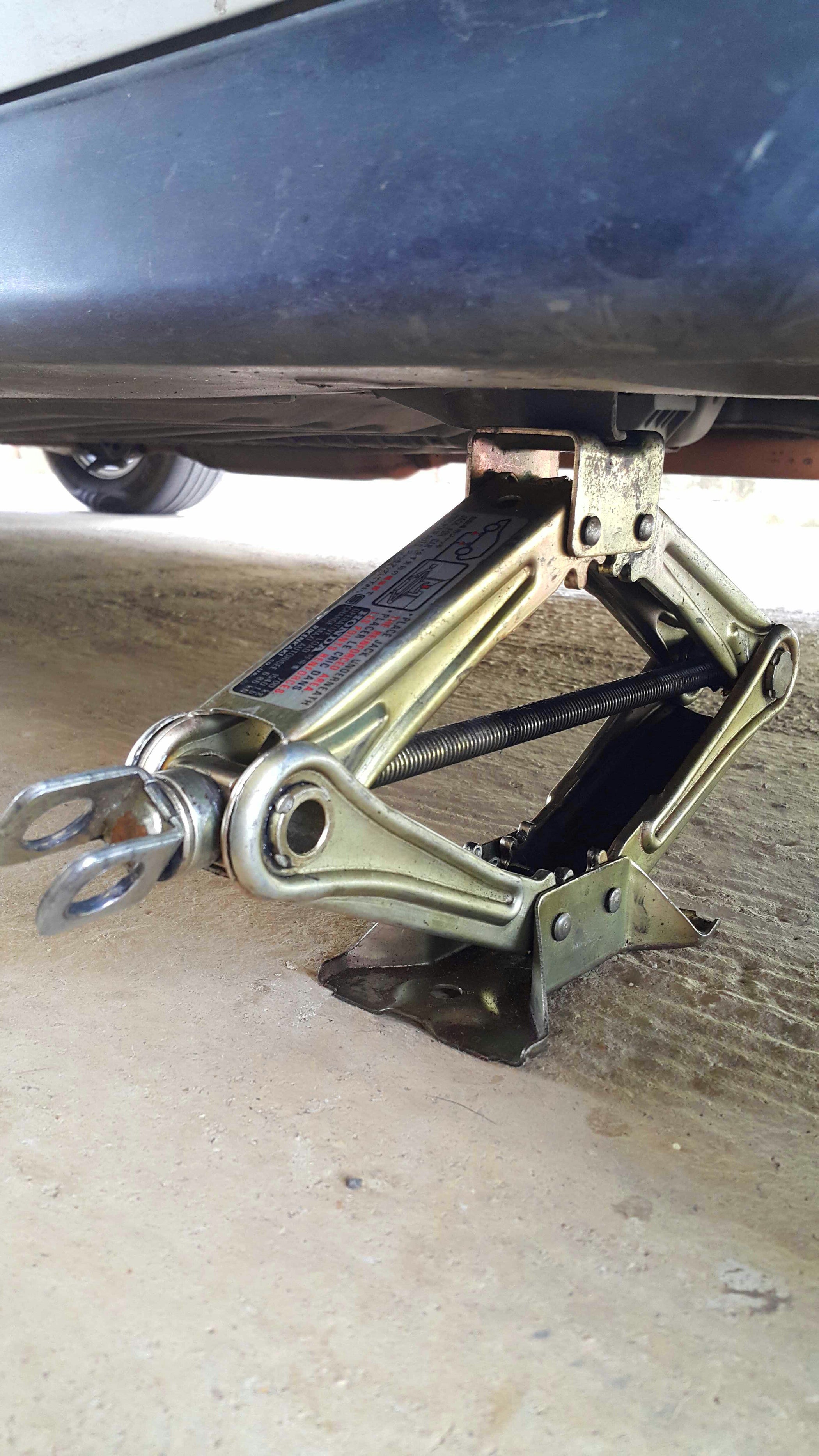 Using a Cordless Drill to Operate a Car Jack. Instructables