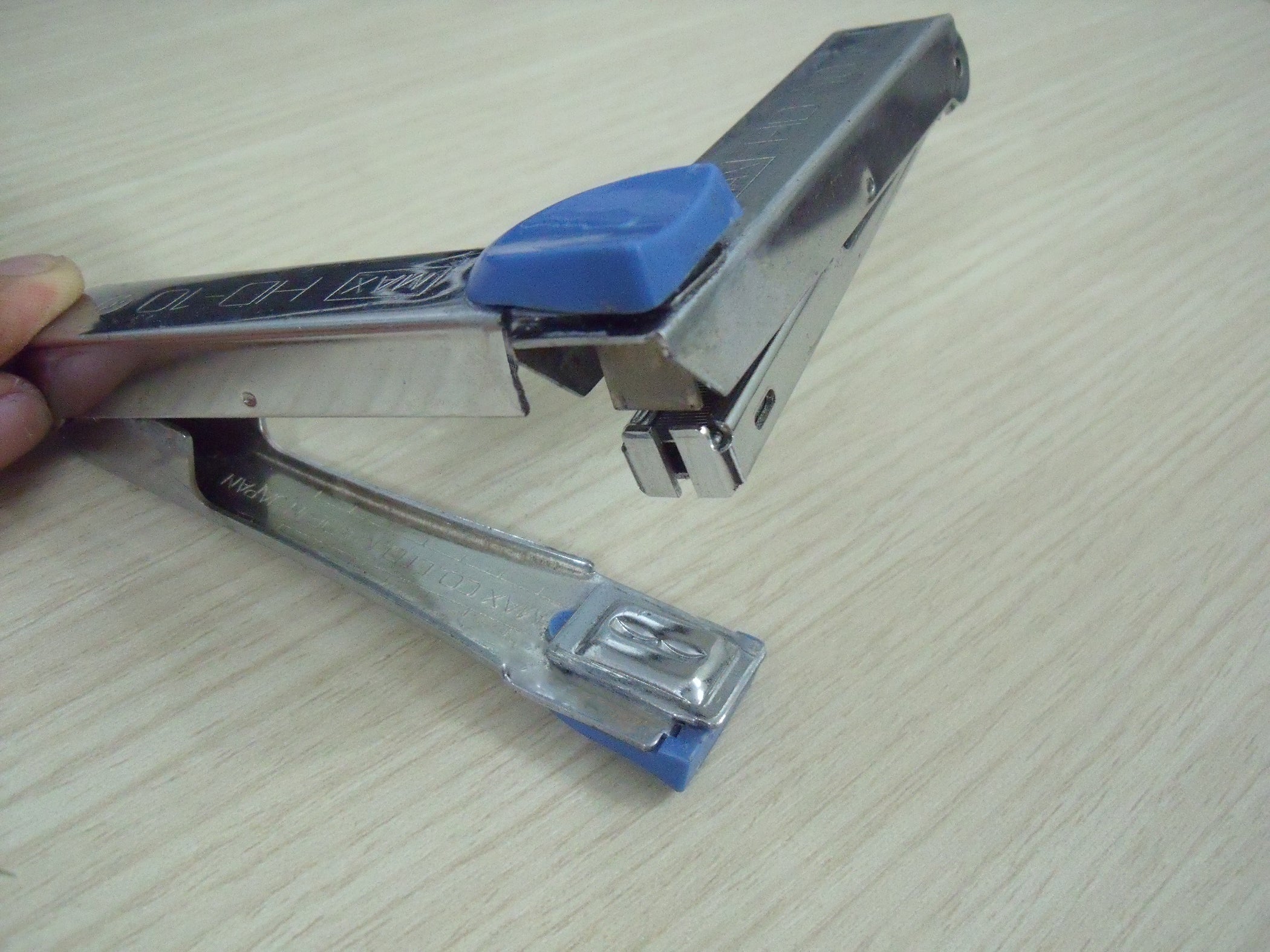 DIY Vertical Stapler 4 Steps Instructables
