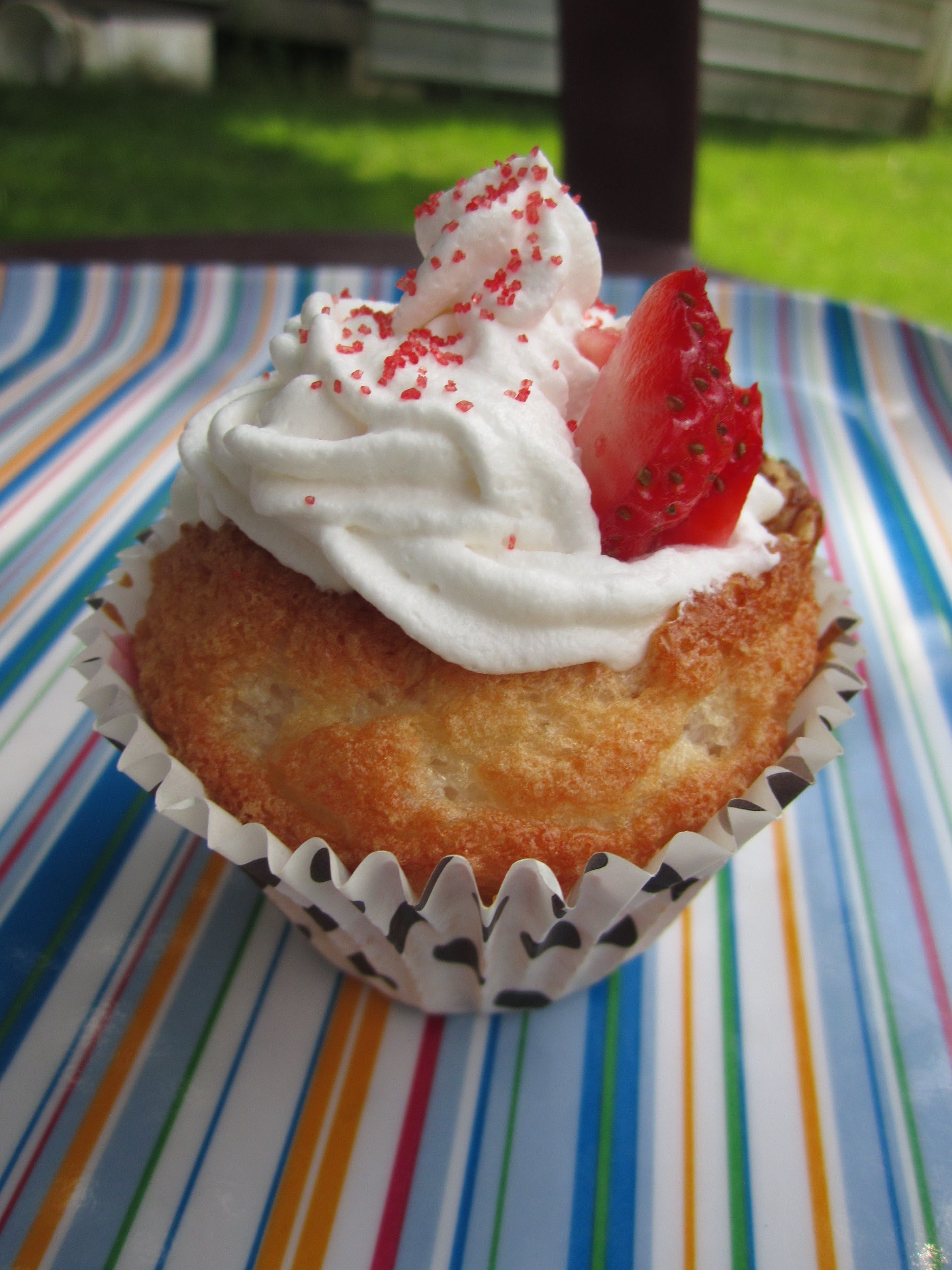 Strawberry Angel Food Cupcake 3 Steps (with Pictures)