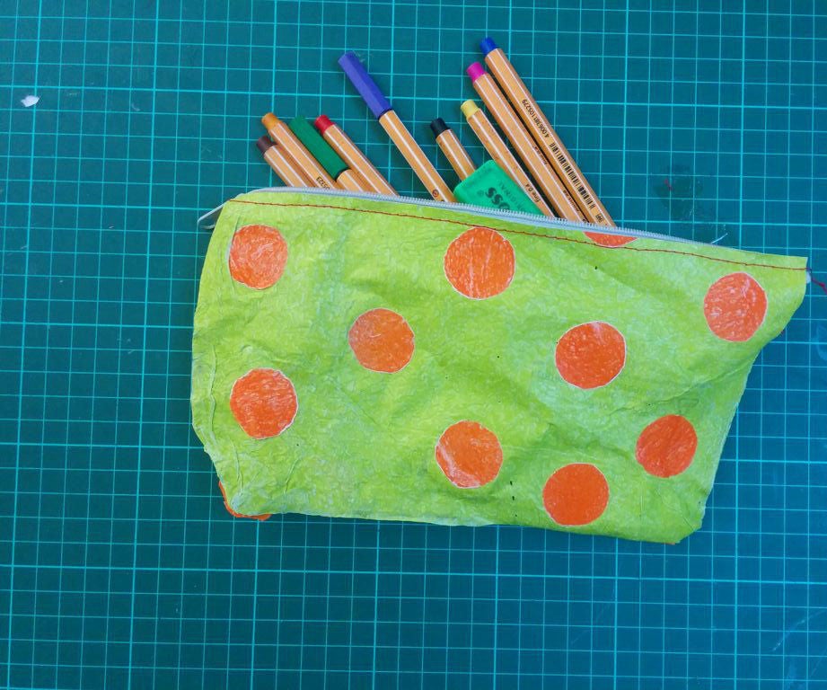 100 Recycled Pencil Case/bits and Bobs Bag 7 Steps (with Pictures)
