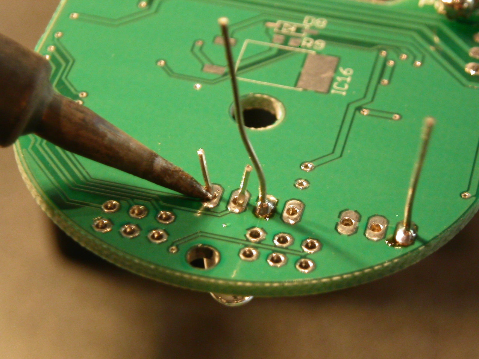 2 small circuit board fuses marked red and black solder in type electronic