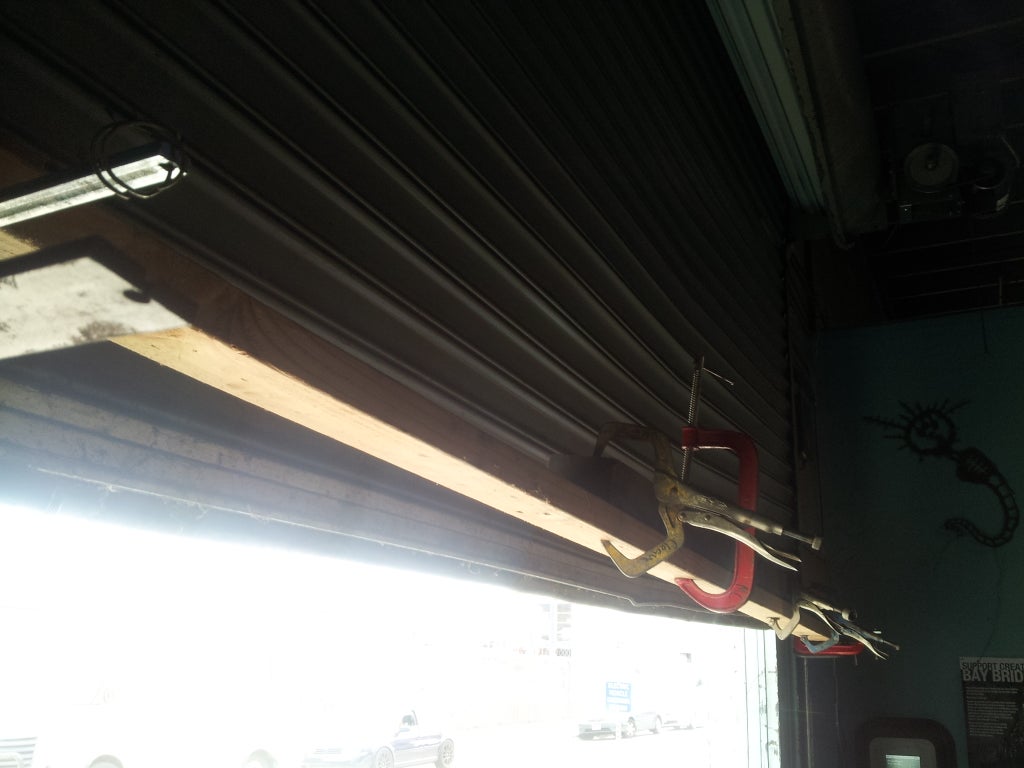 Oh Snap How To Fix The Roll Up Door Garage Door 6 Steps Instructables