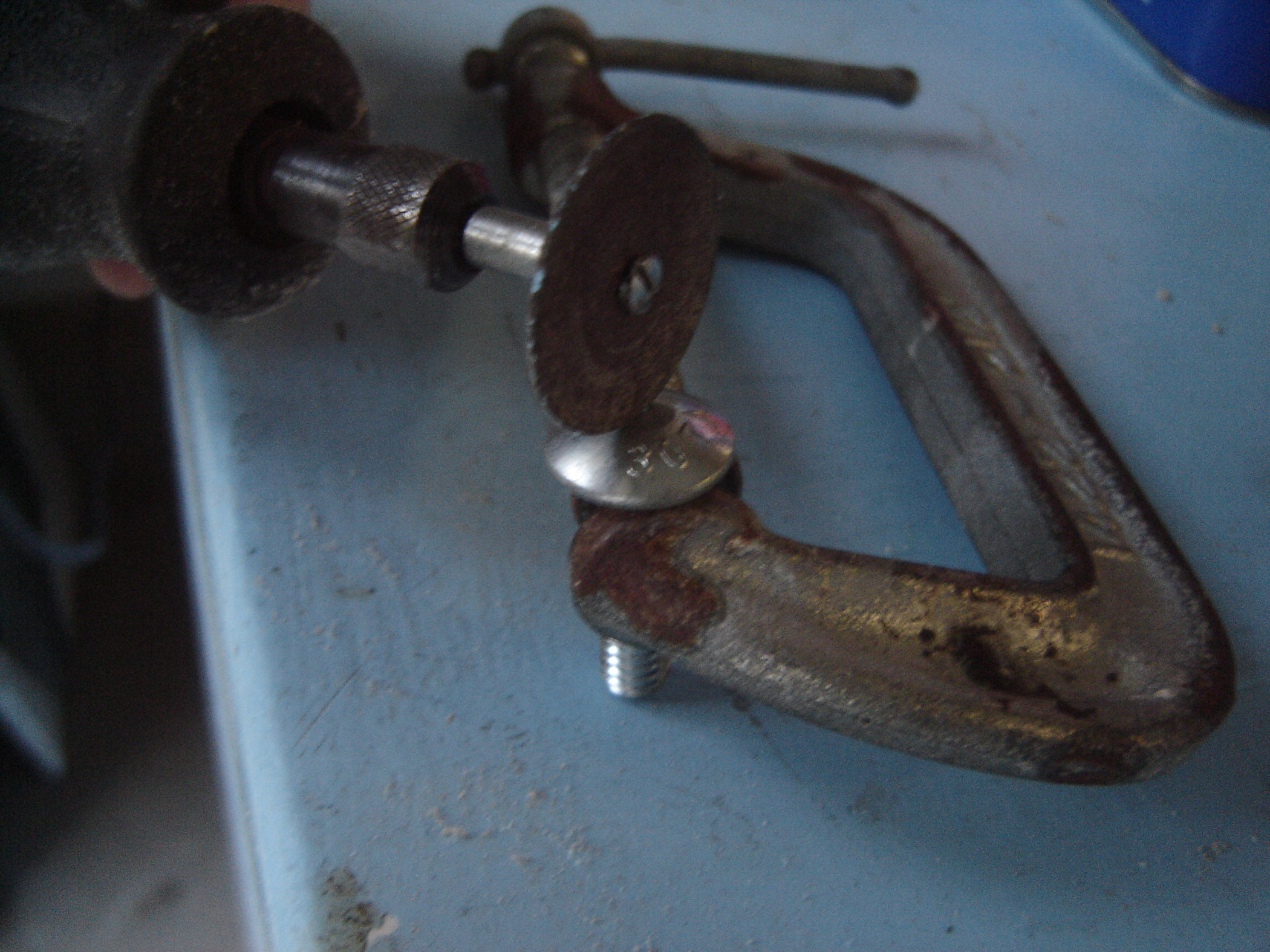 One Way to Remove a Stripped Screw or Bolt (with Pictures) Instructables