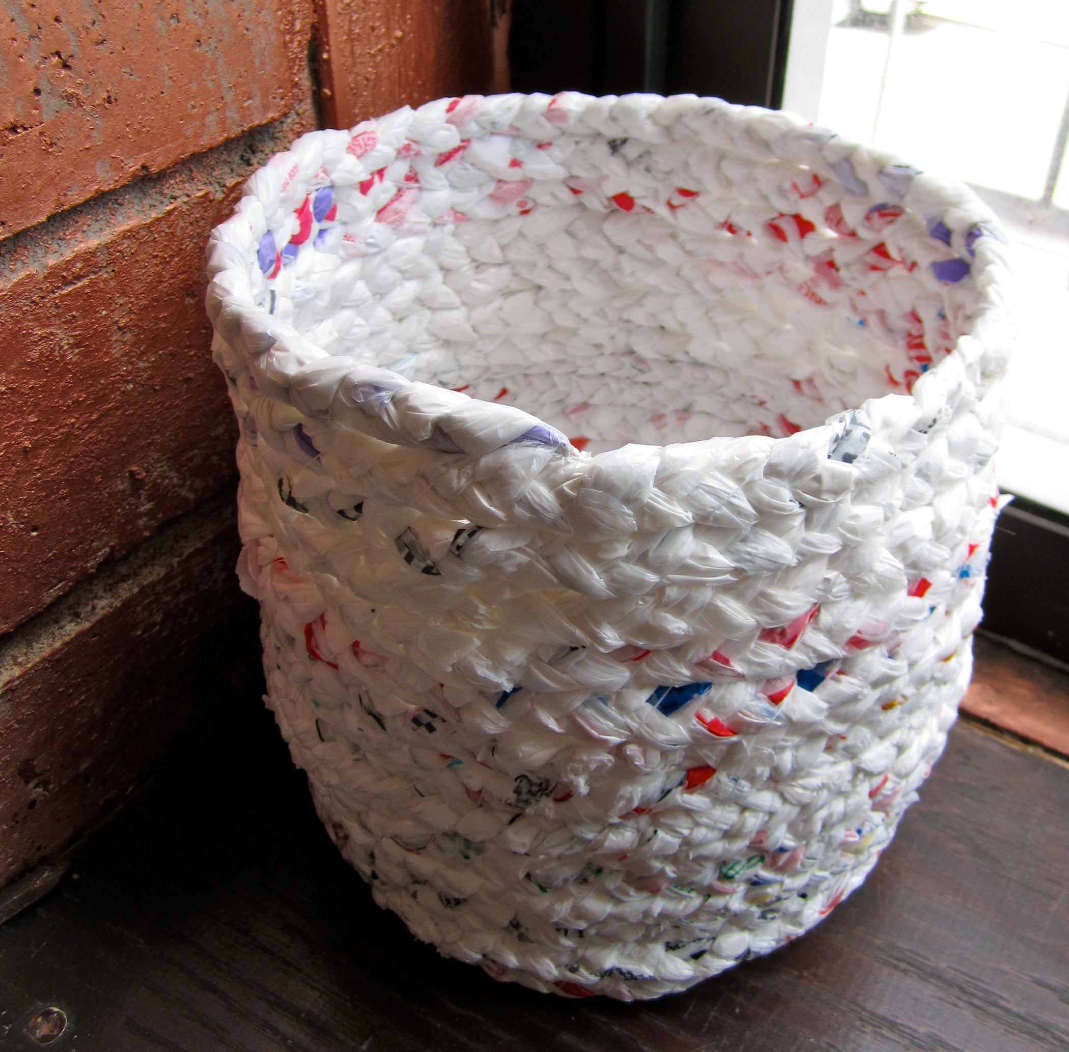 Make a Basket Out of Plastic Bags 11 Steps (with Pictures