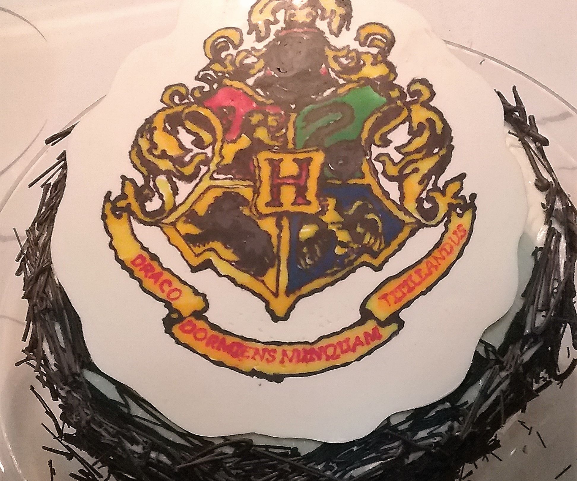 How to Make a Hogwarts Cake : 10 Steps (with Pictures) - Instructables