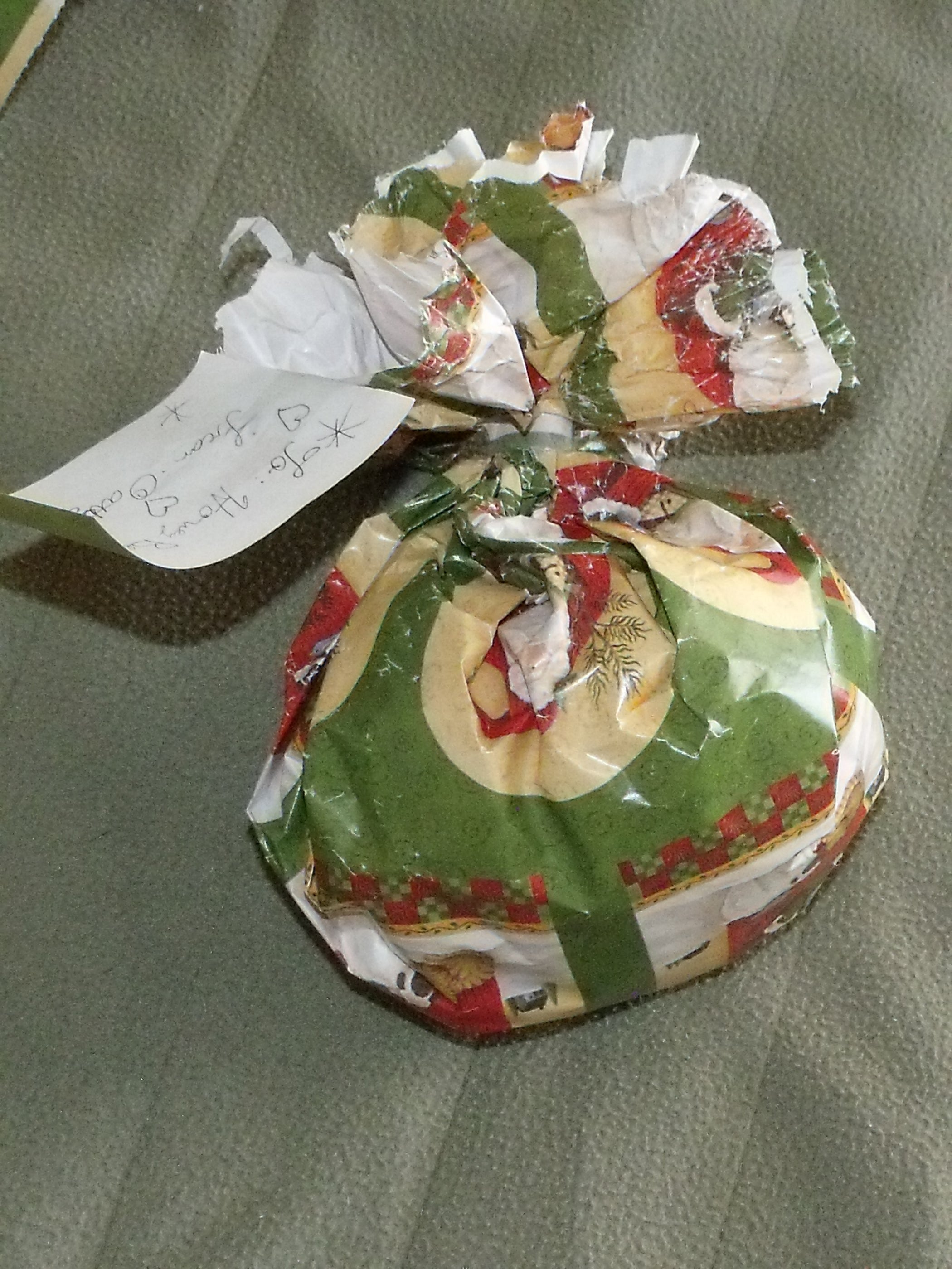 Wrapping Oddly Shaped Christmas Gifts With One Piece of Tape 9 Steps