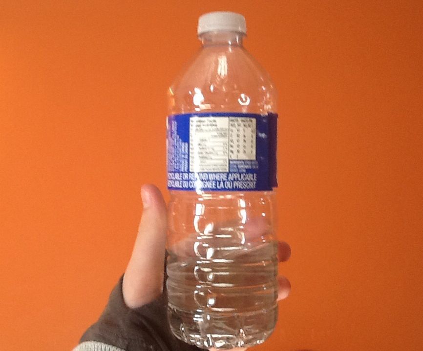How to Water Bottle Flip Perfectly Every Time. 6 Steps (with Pictures