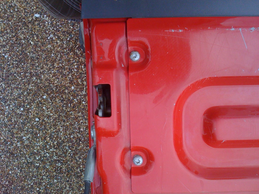 Replacing A Tailgate On A Ford F 150 16 Steps Instructables