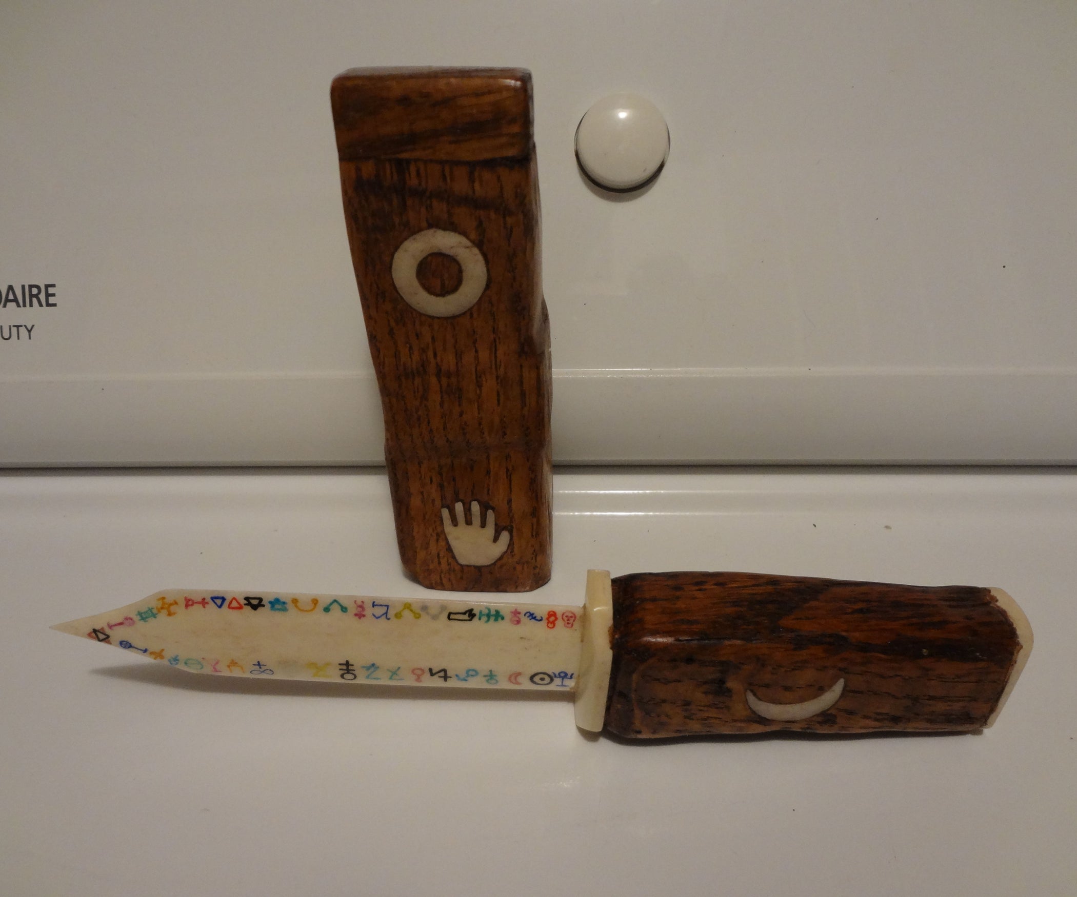 Alchemist Bone Knife. 3 Steps Instructables